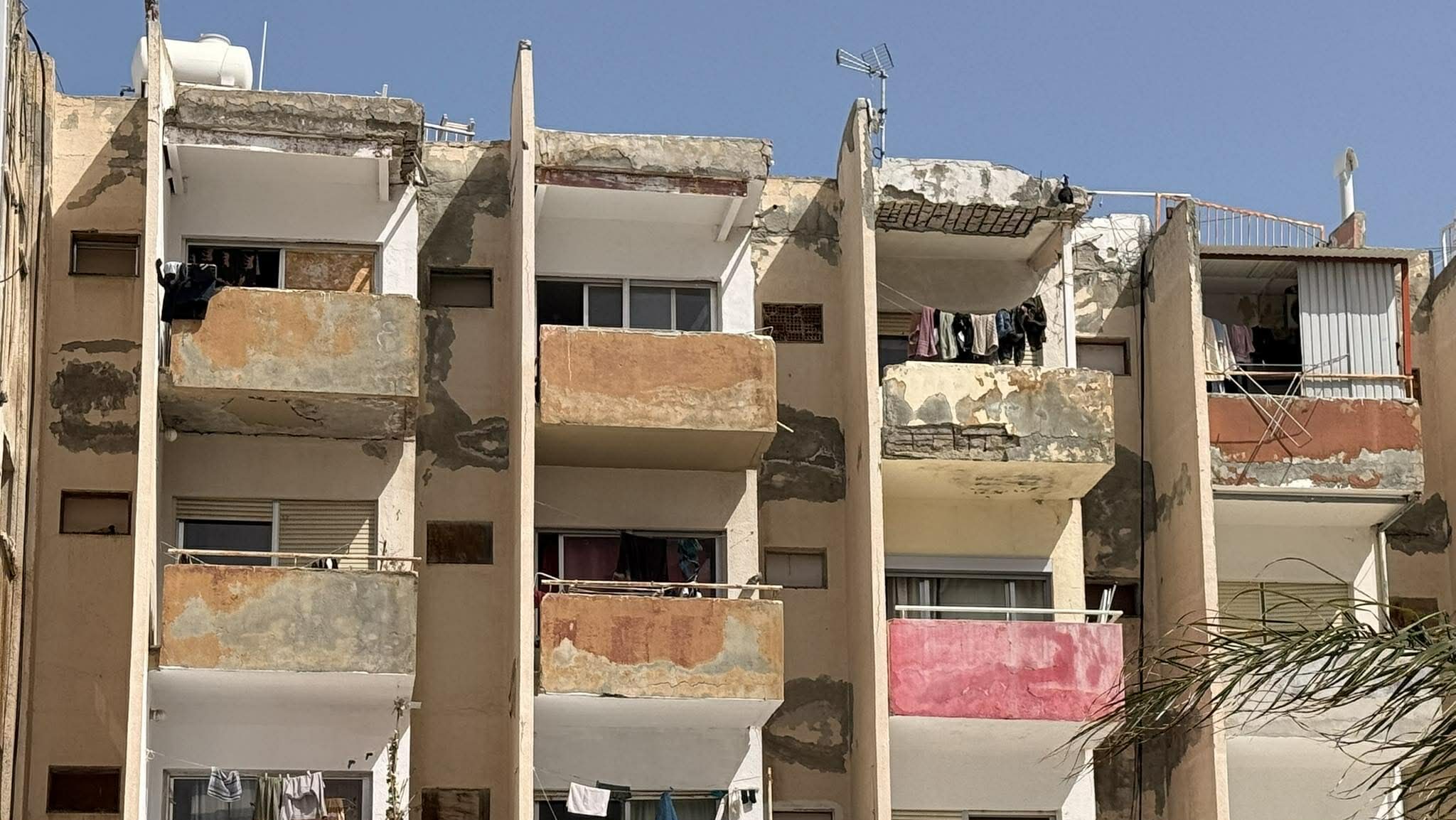 The Limassol EOA is heading to court: It will seek an eviction order for the apartment building in the tourist area of Germasogeia