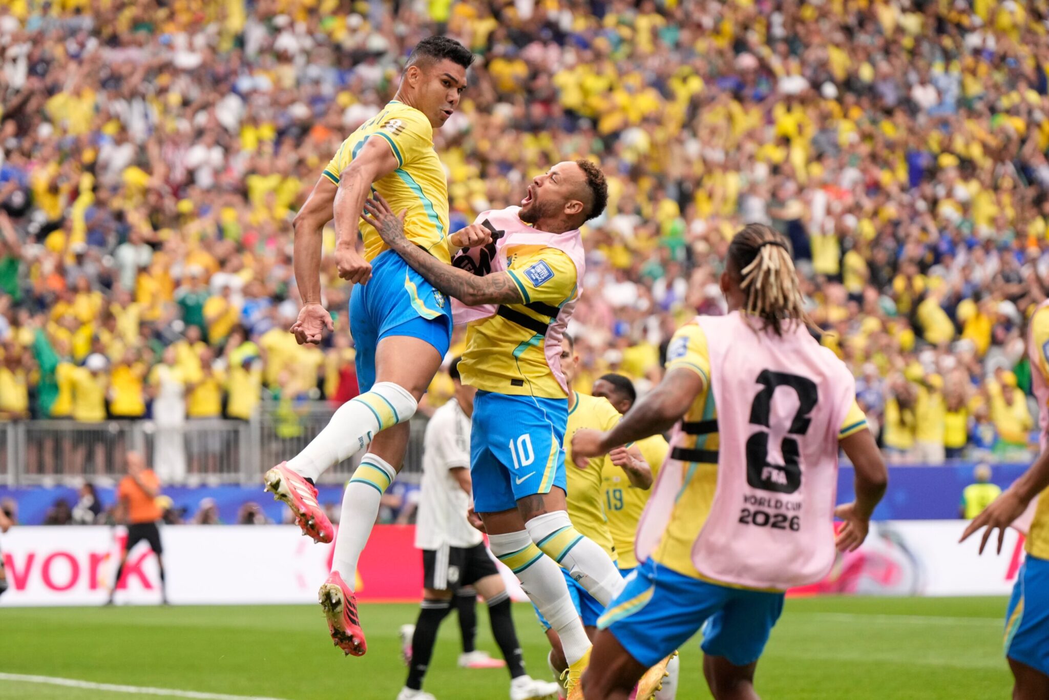 Brazil's incredible comeback – Through to the Round of 16 thanks to a buzzer-beater by Martinelli that… stunned Japan (VIDEO)
