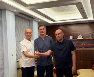 Olympiacos Extends Contract with Bartzokas Through 2029: “We’re continuing on a journey together filled with passion, hard work, and high hopes”