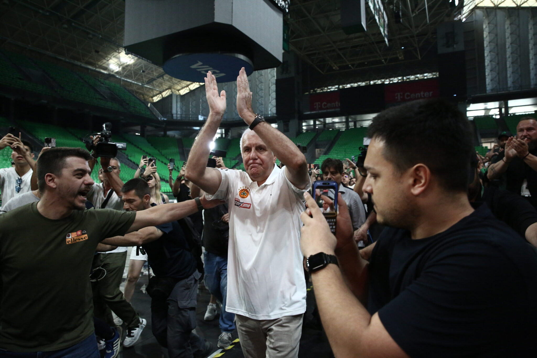 The Telekom Center "went wild" for Zoc: Panathinaikos fans gave Obradović a standing ovation
