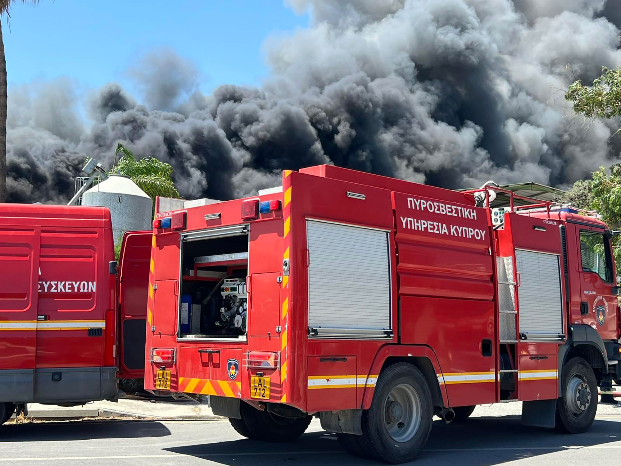 PHOTO: First signs of the major fire at a factory in Aradippou