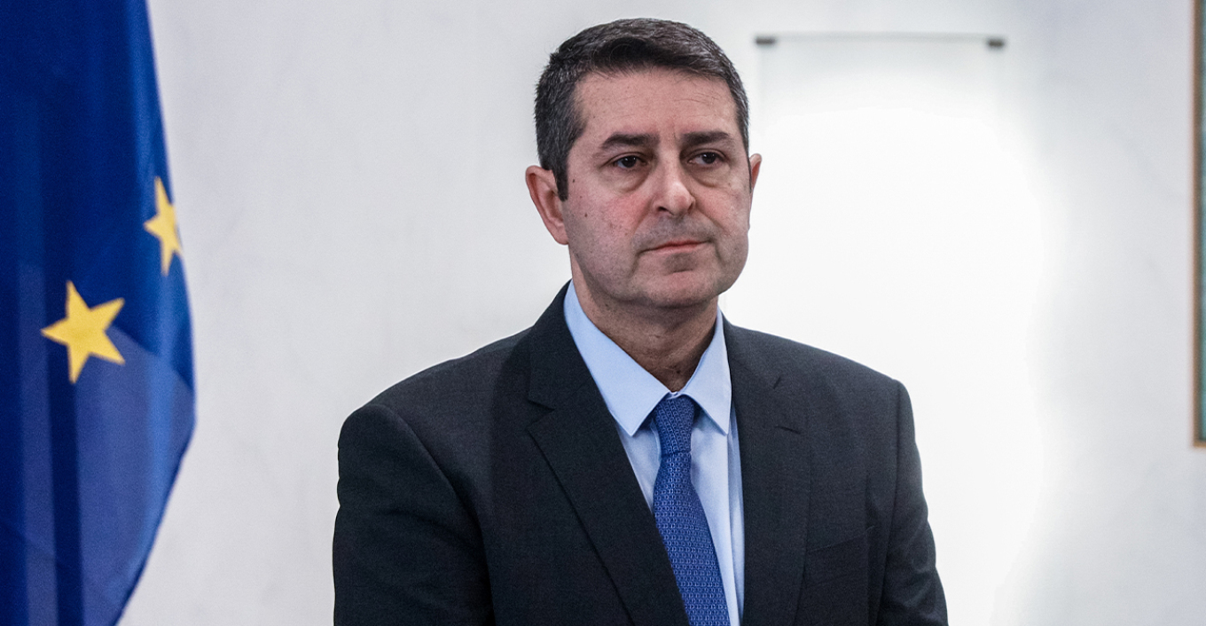 Mylonakis's First Public Appearance After His Life-Threatening Battle (PHOTO)