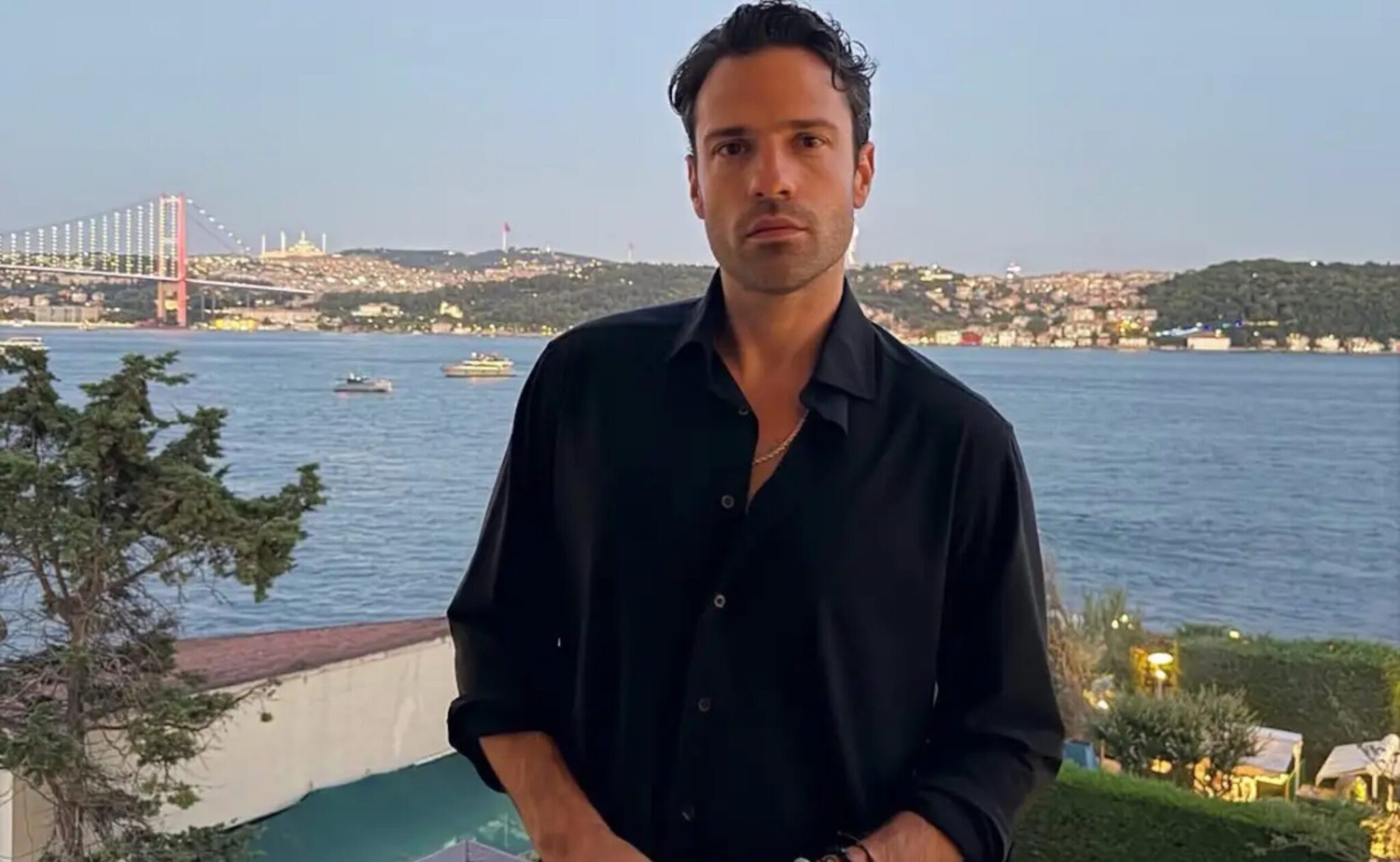 Argyros: A Surprise Collaboration This Winter – The Singer Who’s “Locked In” by His Side 
