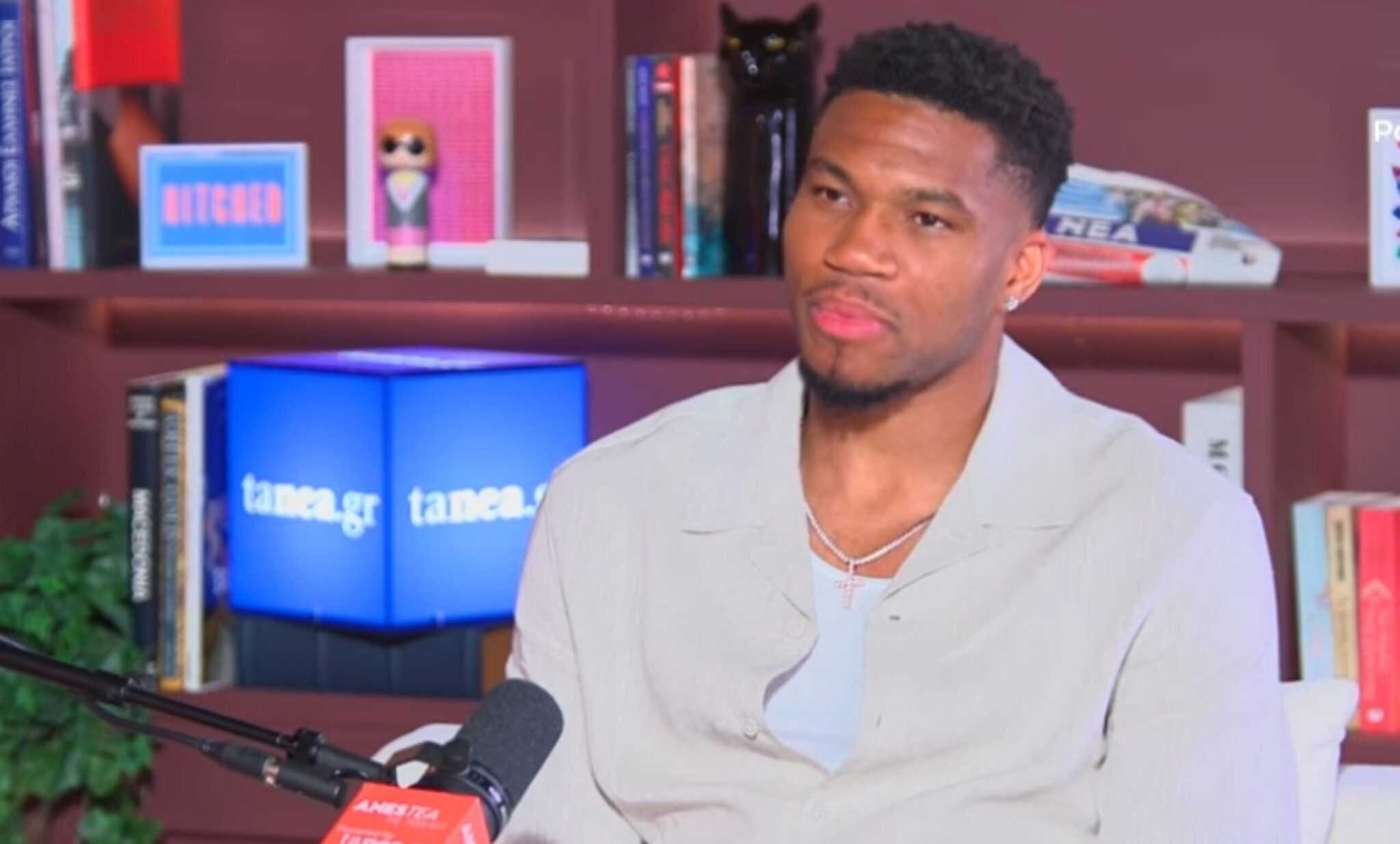 Giannis Antetokounmpo: “I’m a Black Greek. I grew up without money but with the richest family in the world.”