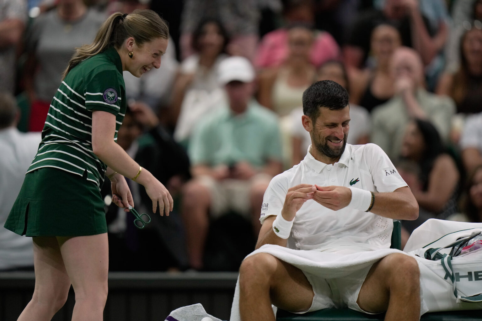 Djokovic's prank on a ball girl during the match against Tsitsipas: He really got under her skin (VIDEO)