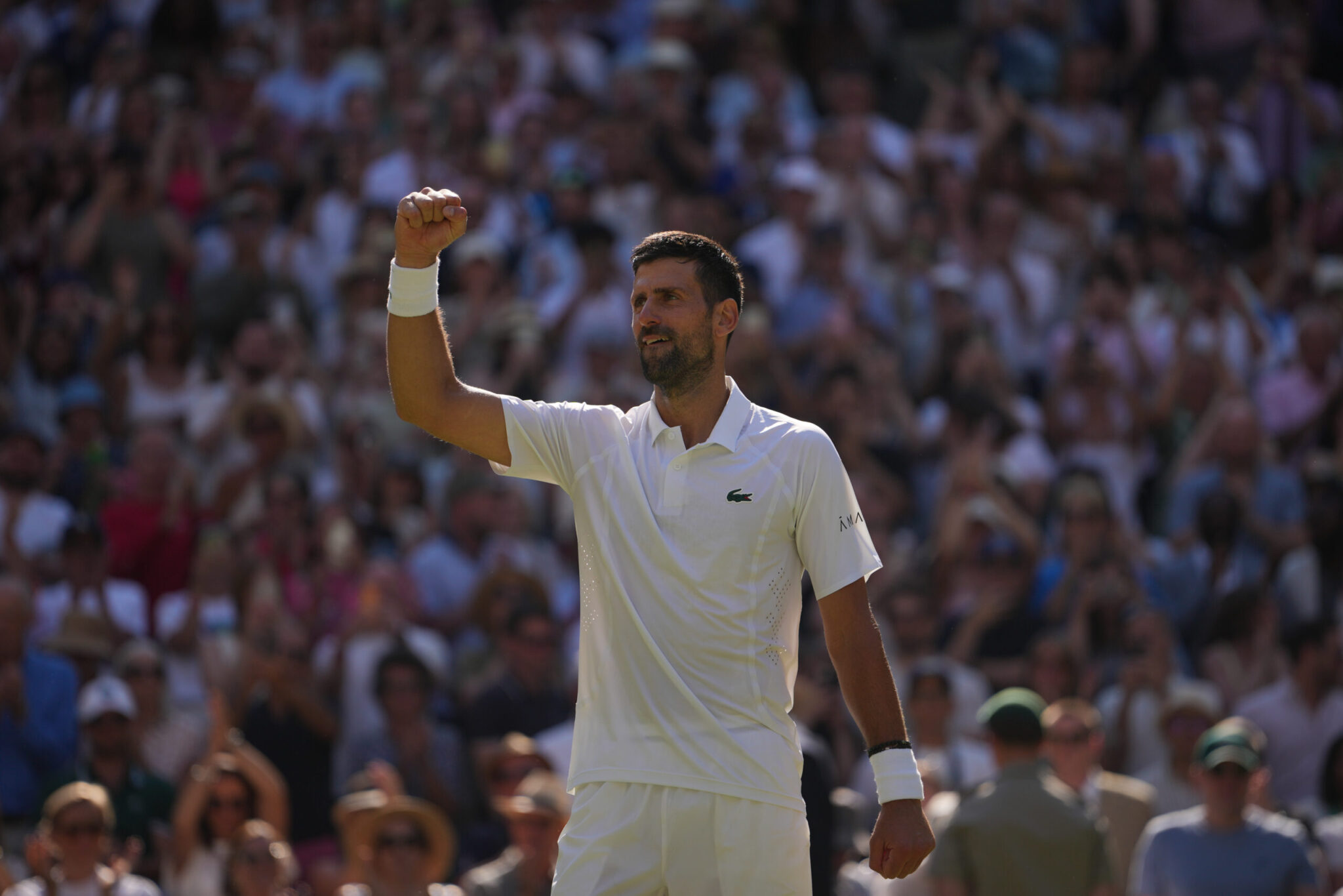 Djokovic struggled but advanced to the quarterfinals at Wimbledon