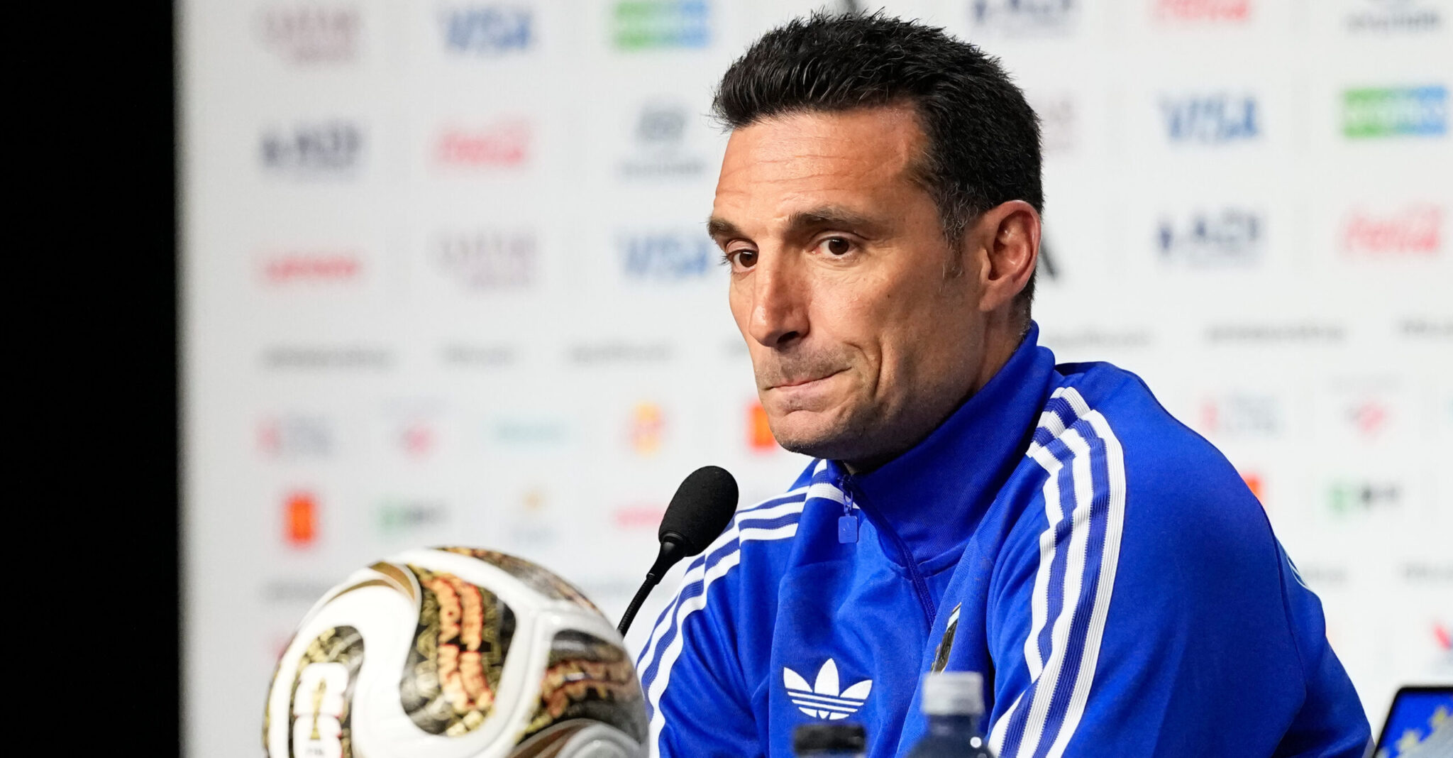 Scaloni broke down in tears and walked out of the press conference (VIDEO)