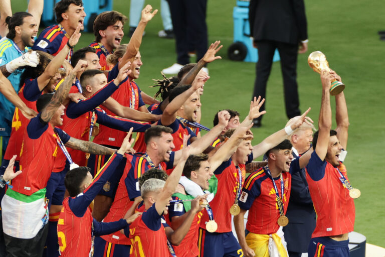 The Award Ceremony for World Champion Spain – Trump Tried to Steal the Show by Staying on Stage (VIDEO)