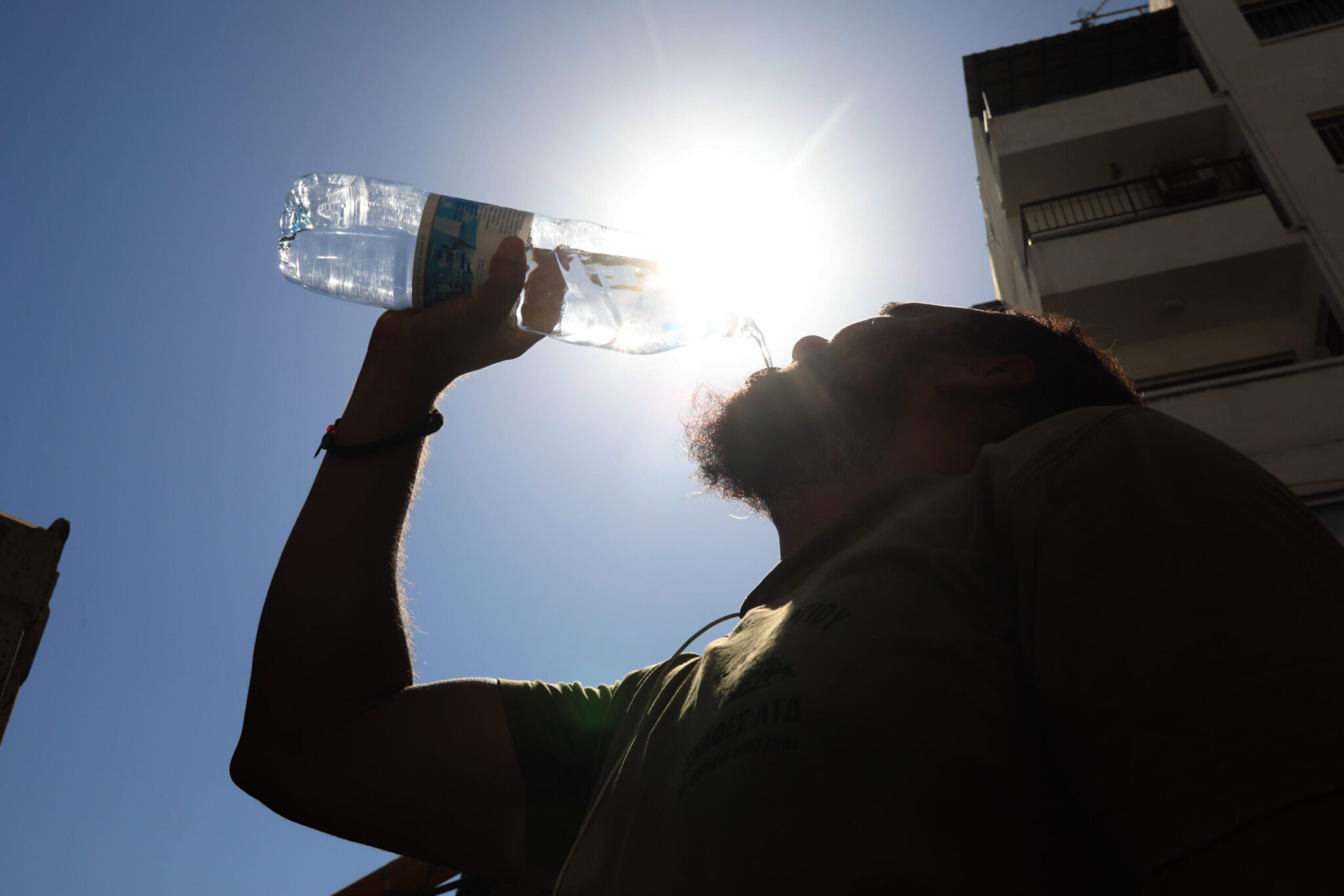 How to Protect Yourself from a Heat Wave and What Are the Early Symptoms of Heatstroke