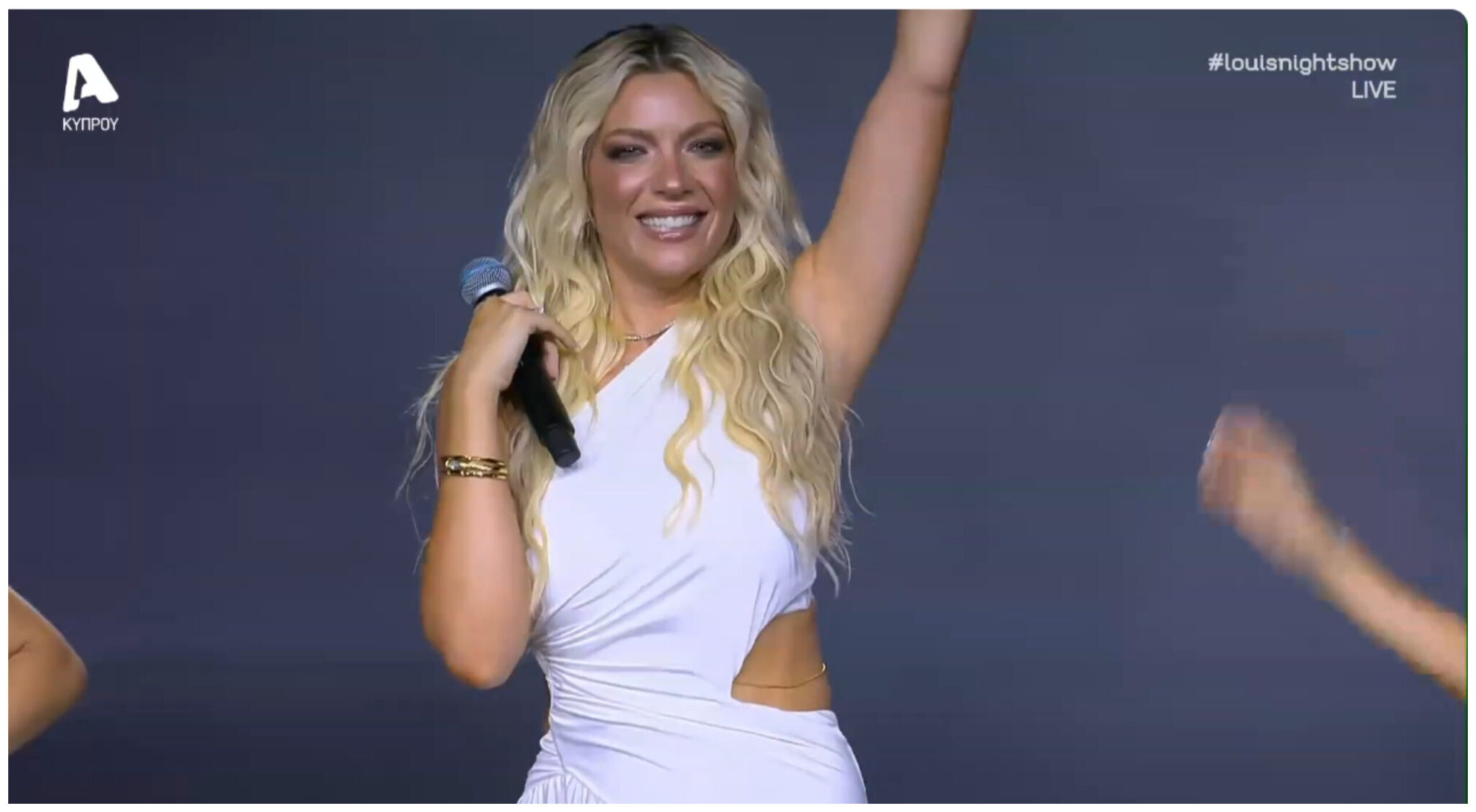 Andri Karantoni: She got the crowd going with her new song “OPA OPA” (VIDEO)