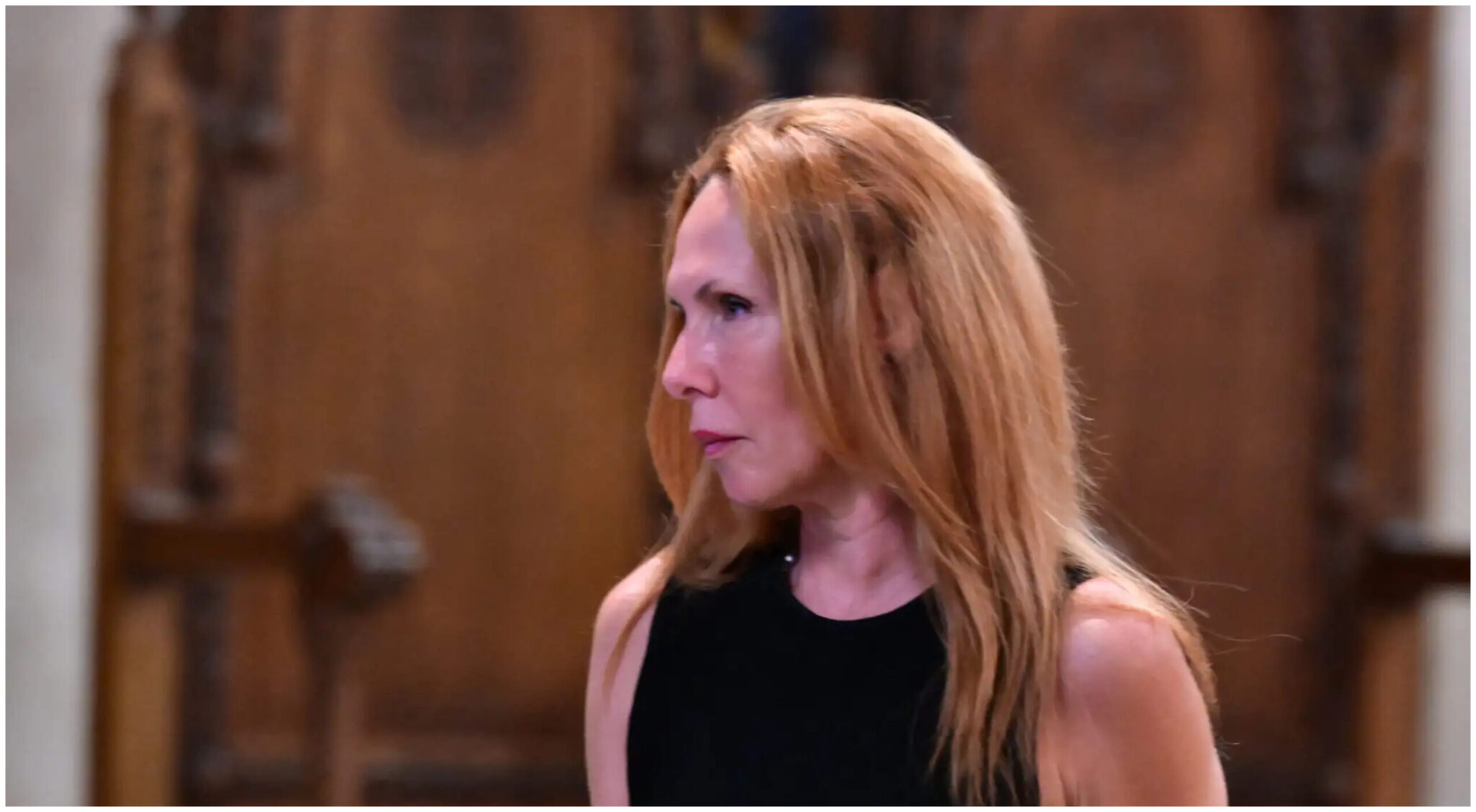 Kontou's Funeral: Evelina Papoulia Was Visibly Moved During the Final "Goodbye" (PHOTO)