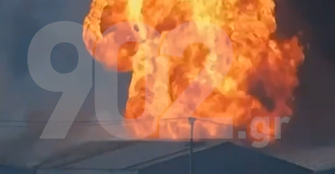 VIDEO: The moment of the explosion at the business that went up in flames in Aspropyrgos