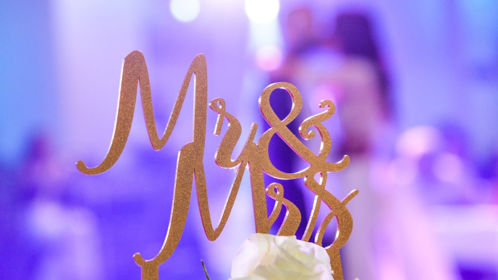 Wedding in Greek Showbiz – A Well-Known and Beloved Couple Is Getting Married (VIDEO)