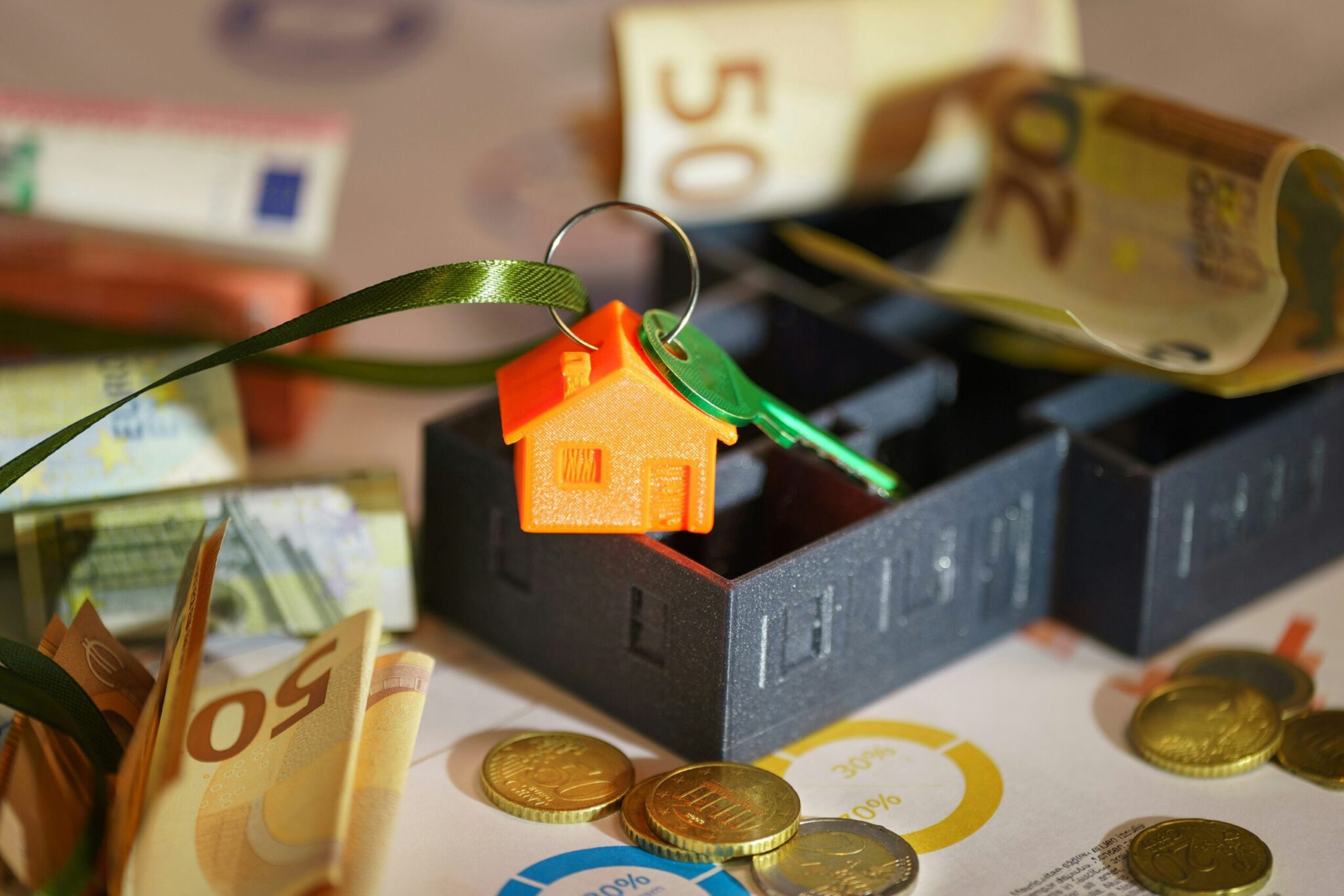 CBC: MFI at €830 million in April; highest index among households