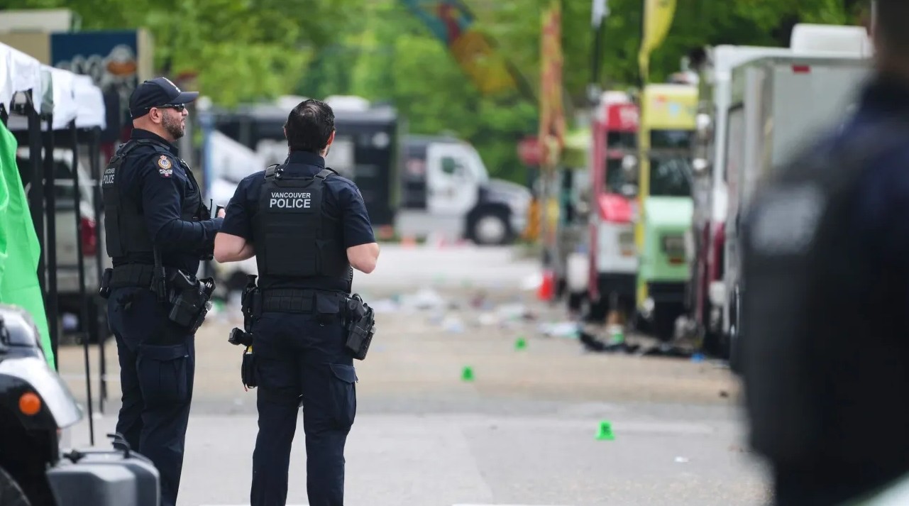 VIDEO: Panic at a festival in Toronto; people killed and injured after a shooting