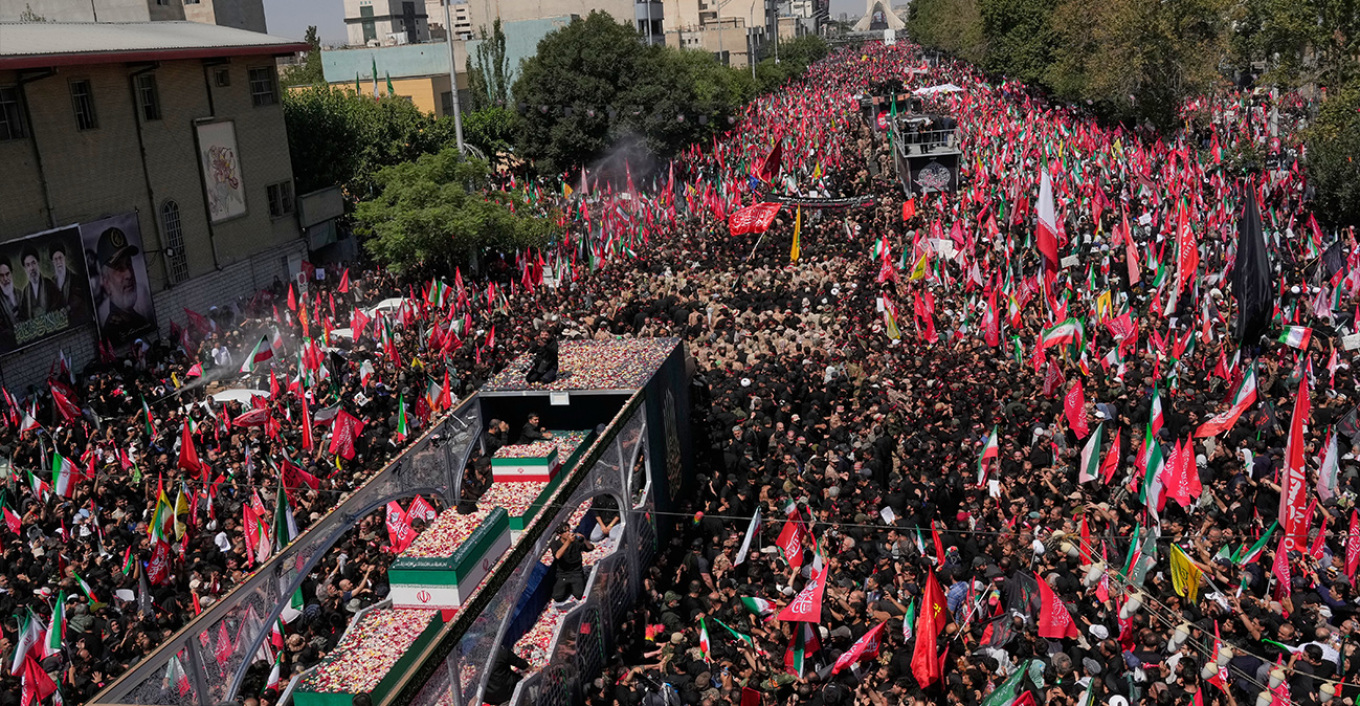 VIDEO: Ali Khamenei's coffin has begun its journey to Iraq