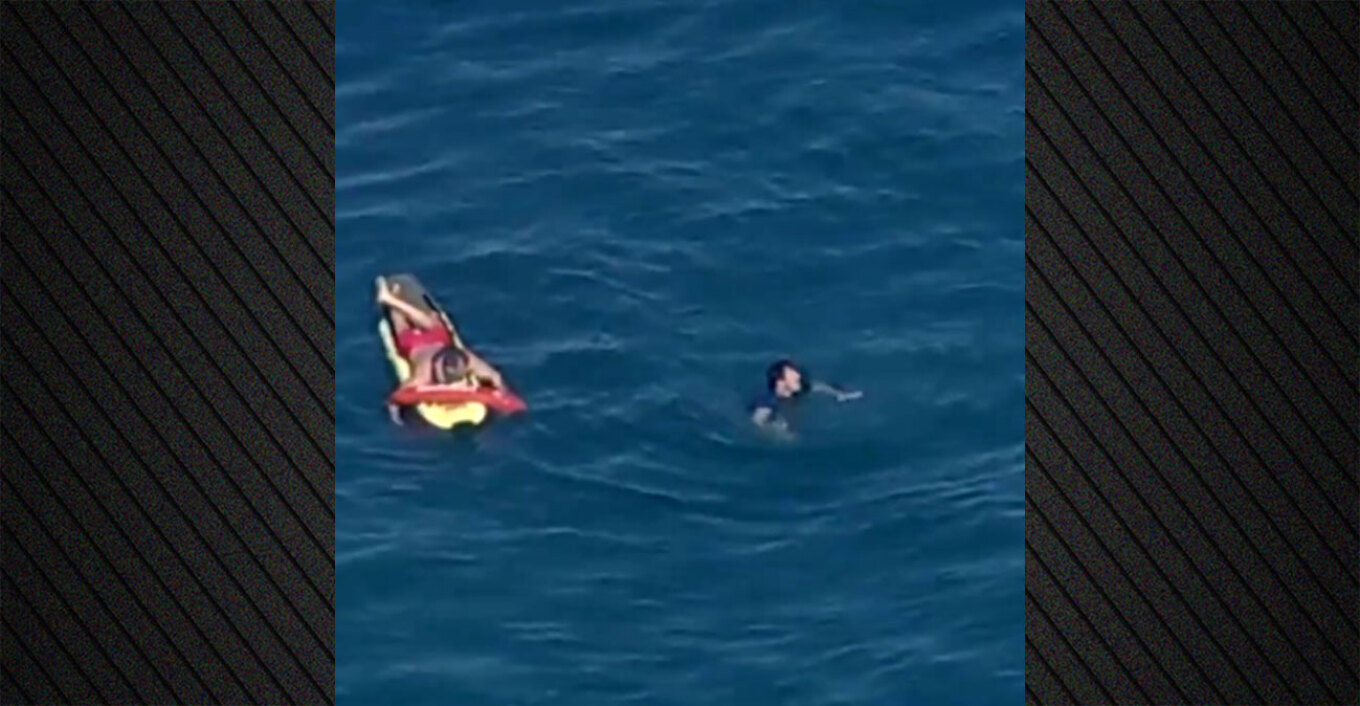 Incredible chase in the U.S.: A man ran into the ocean and started swimming; lifeguards subdued him