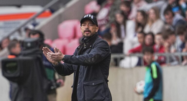 Anorthosis: El Maestro's brother stands by his side
