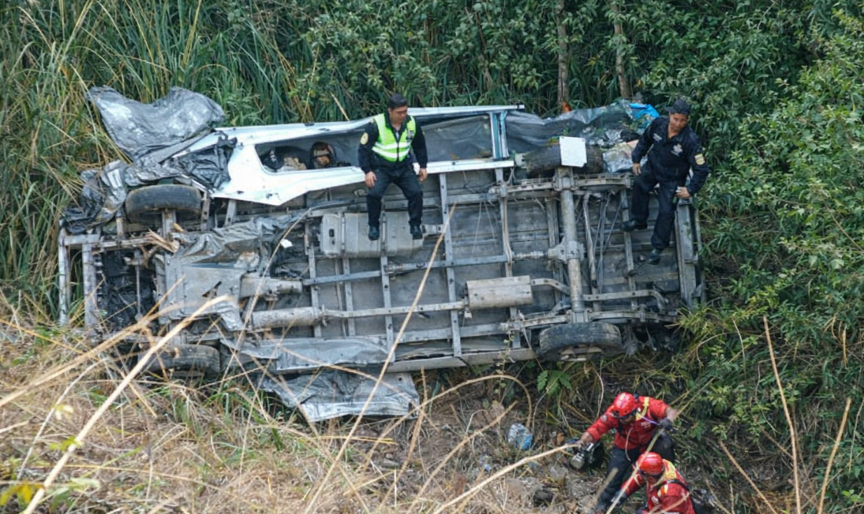 Tragedy in Peru: 14 dead after a vehicle plunged off a cliff, including a child