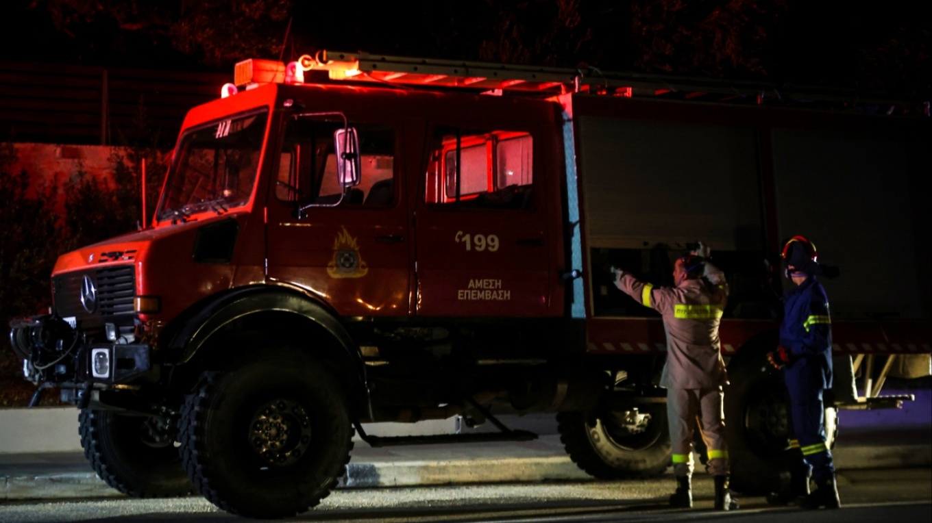 Fire in an apartment in Kallithea: A 70-year-old man was pulled from the apartment unconscious