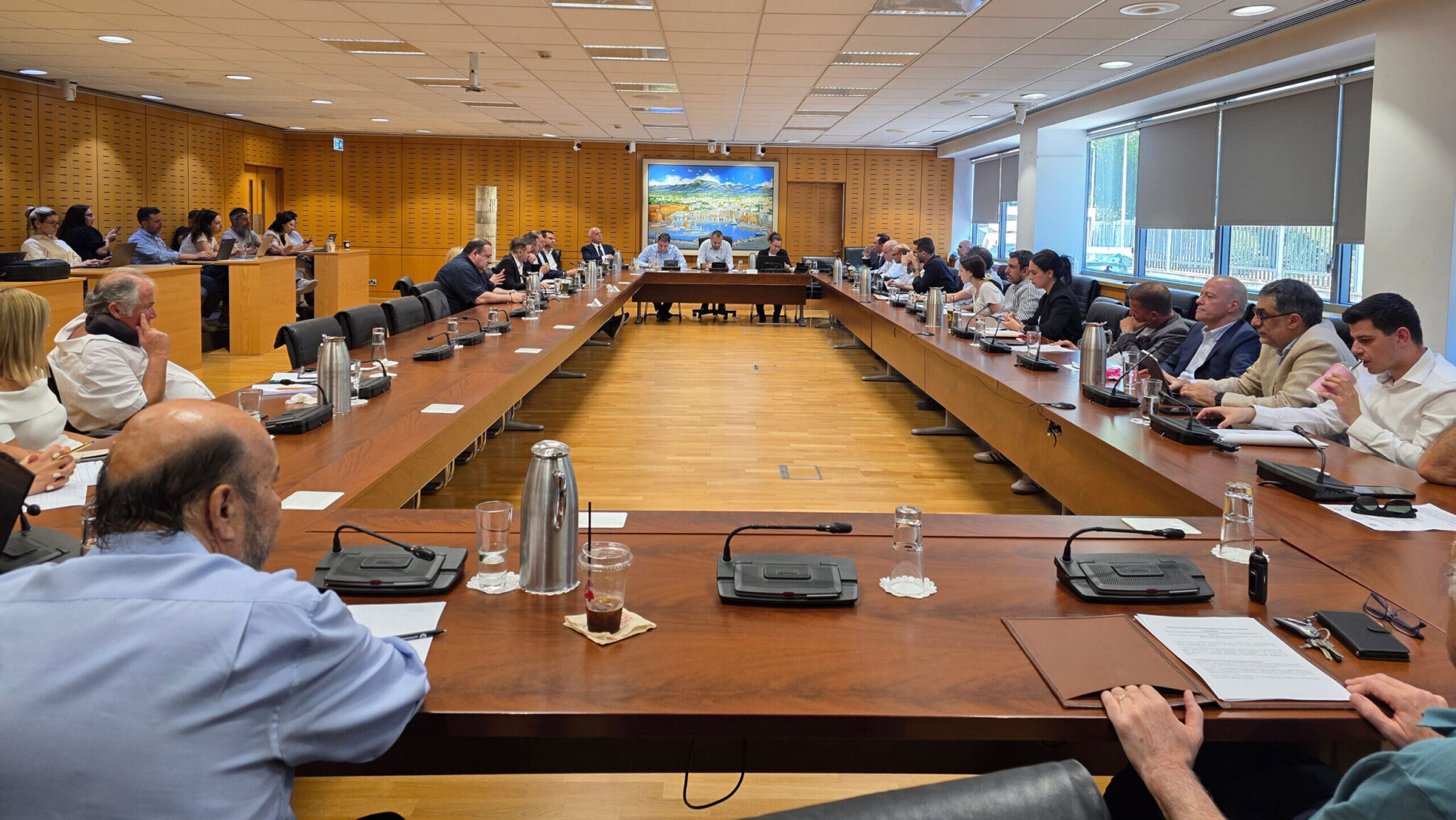 Damianos' "mea culpa" before Parliament regarding the "blackout" on the televisions of hundreds of citizens