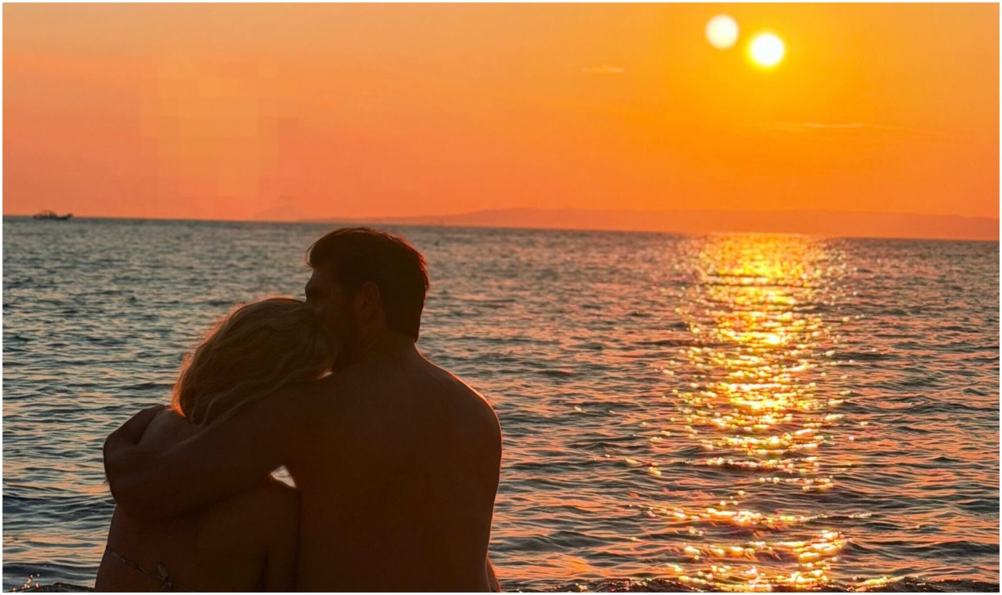 Gerontidakis & Papadimitriou: A tender kiss against the backdrop of the sunset