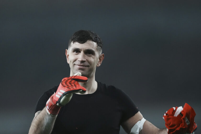 Chelsea Reaches Final Agreement with Aston Villa on Martínez