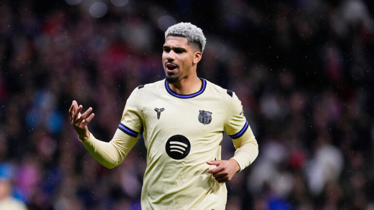 Araújo in Liverpool for a medical exam—Loan from Barcelona nearing completion