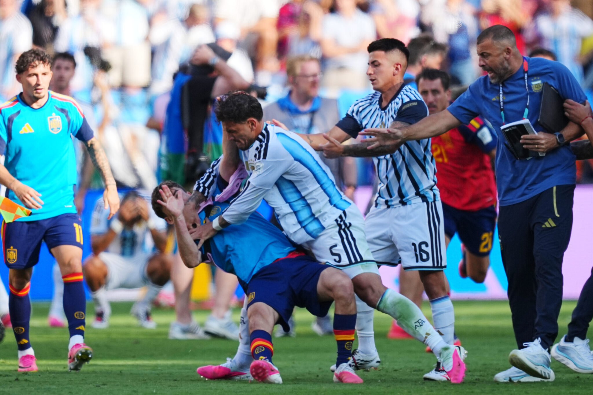 Severe penalties for Paredes and Molina following the brawl in the World Cup final