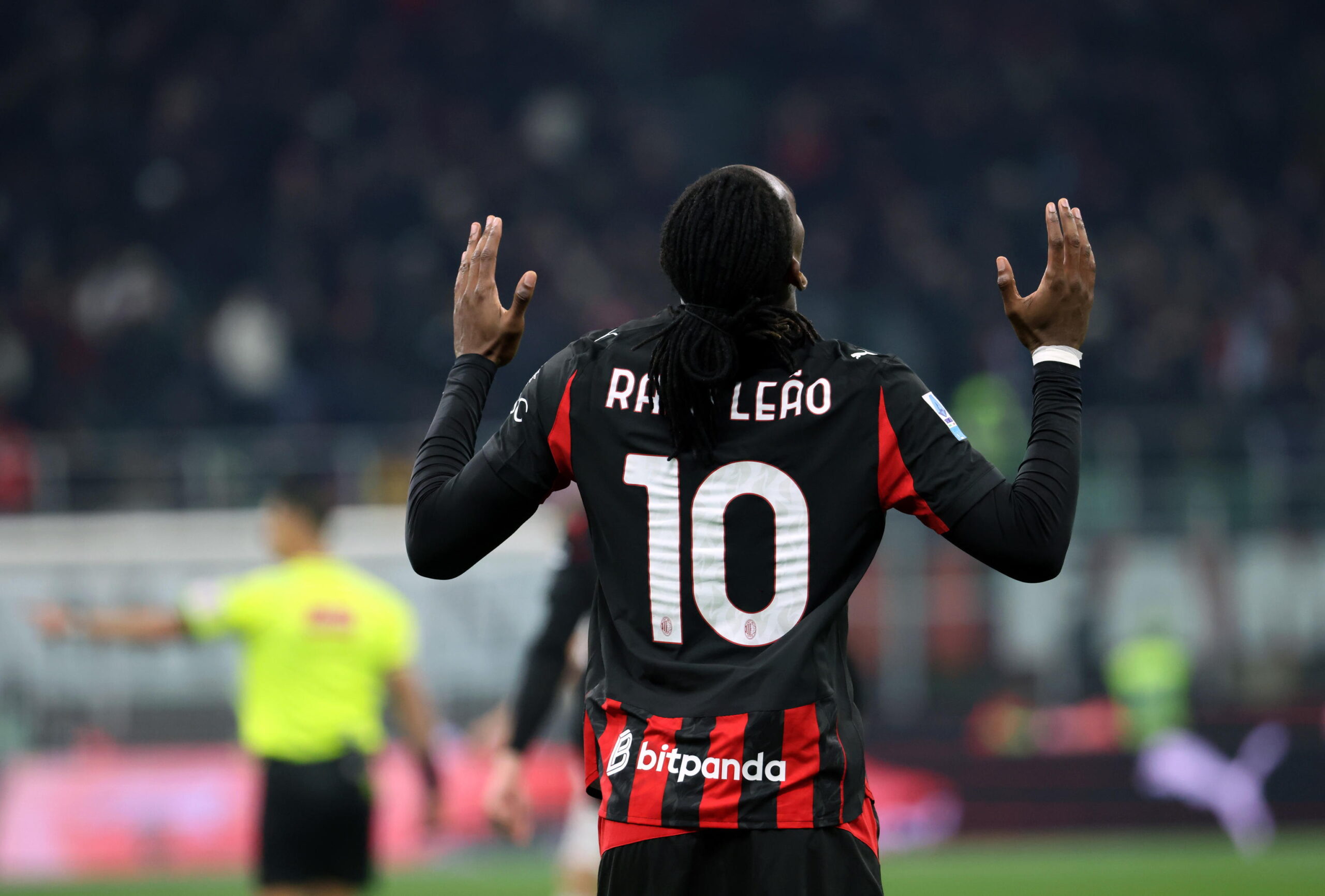 Galatasaray drops a bombshell and signs Leão