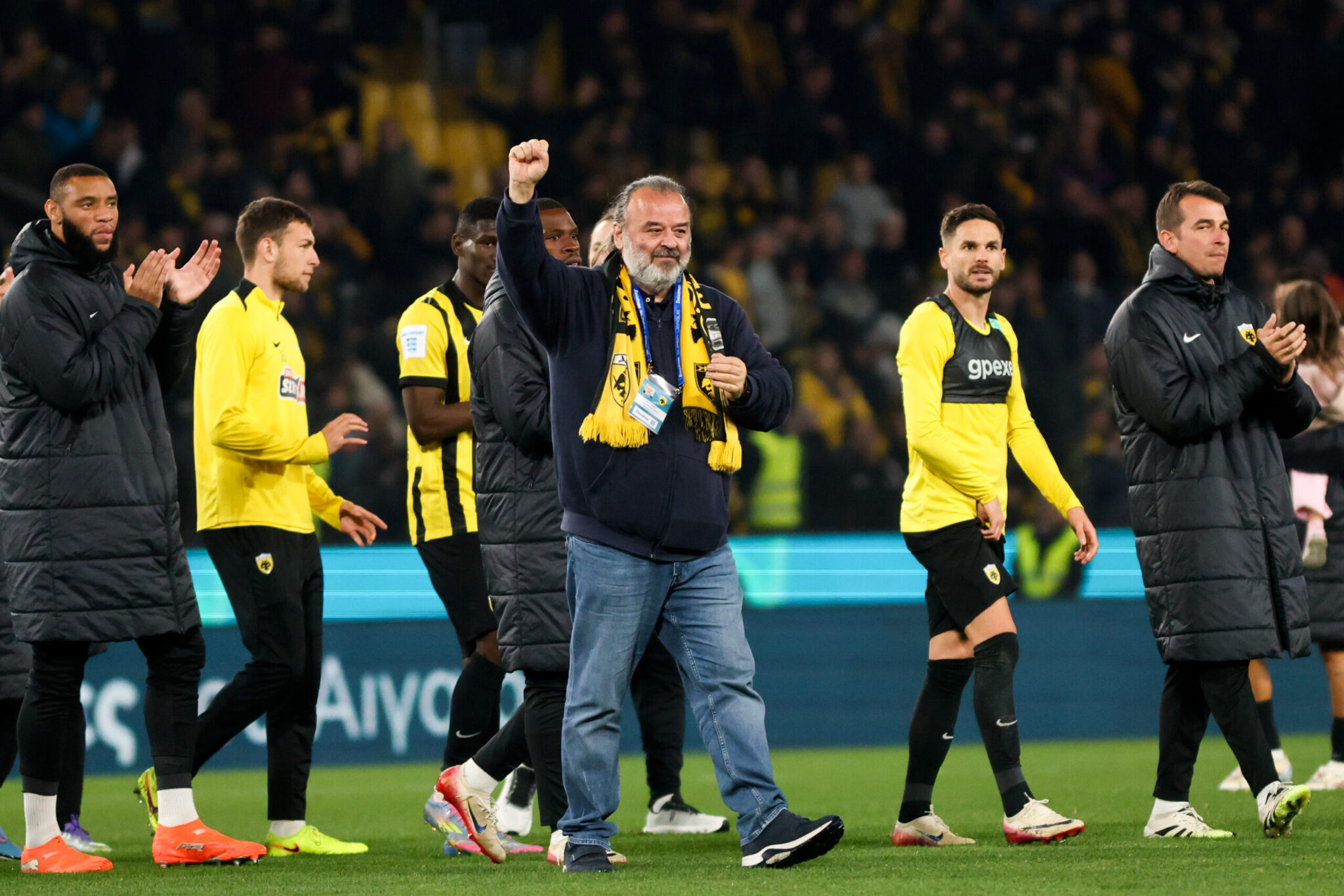 Heliopoulos awards €2,000,000 bonus to AEK players for qualifying for the Champions League