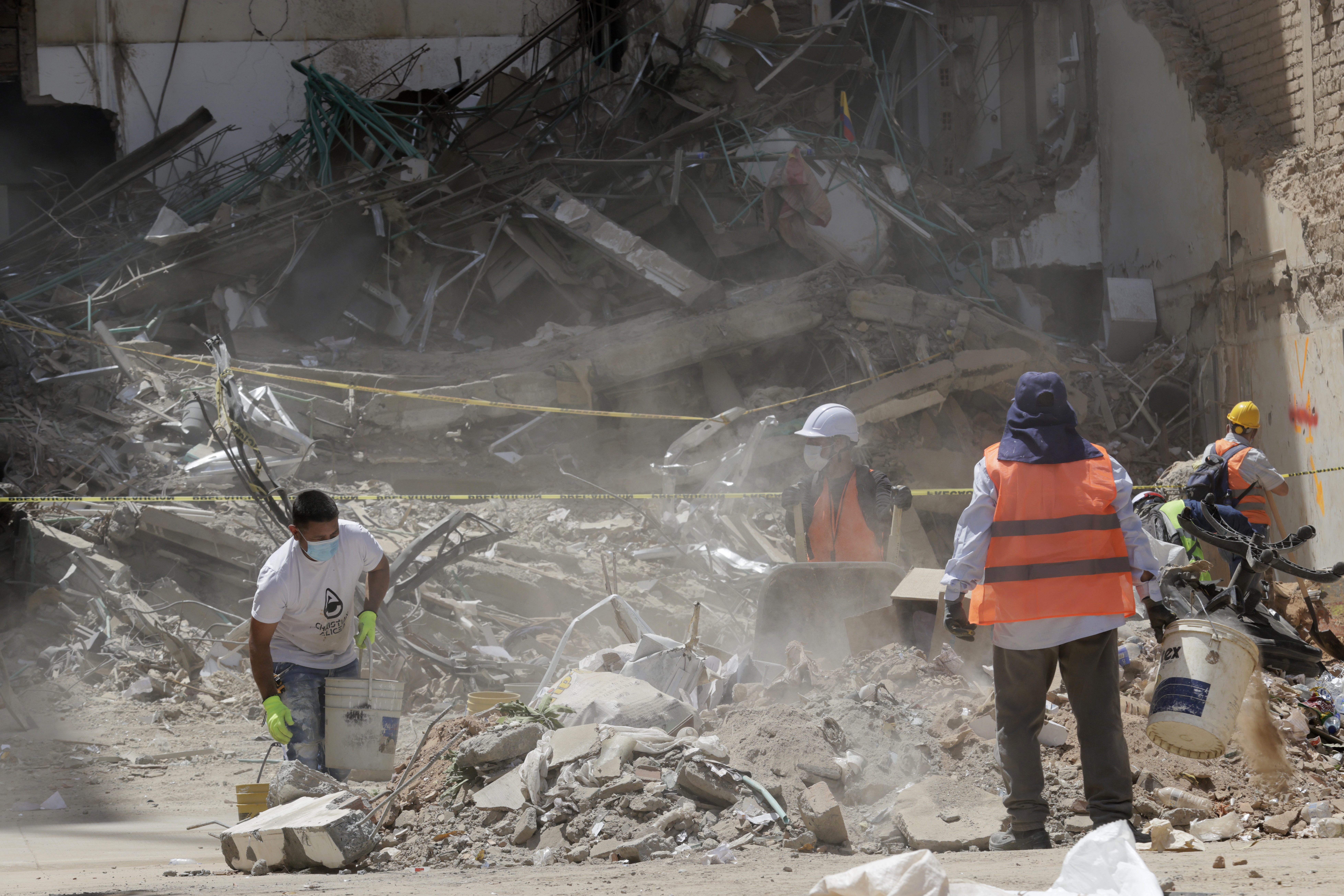 Survivor found in the ruins of a hotel in Colombia, four days after the deadly earthquake