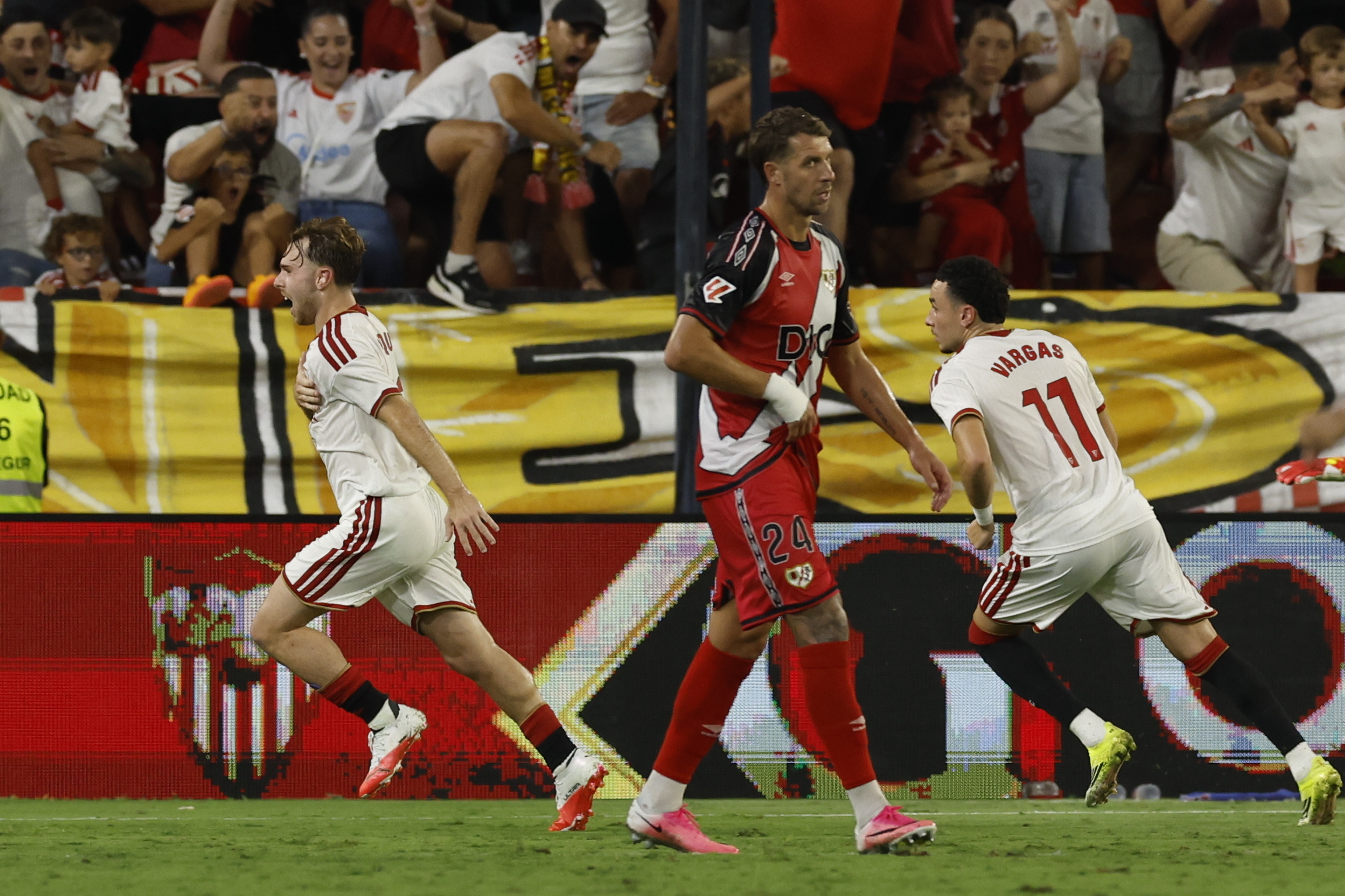 A comeback in the 97th minute—and it’s a done deal for Sevilla!