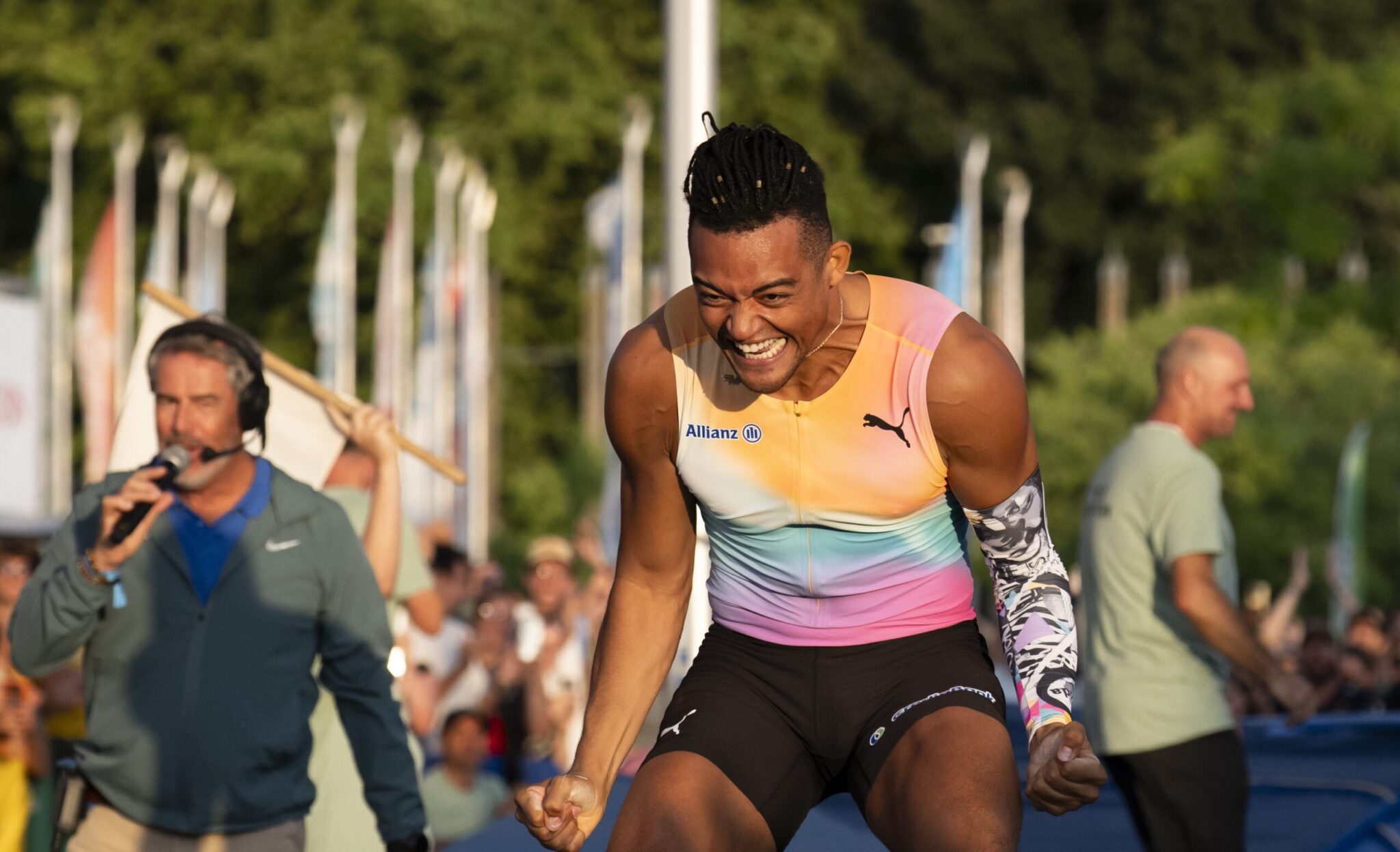 Karalis broke his personal outdoor track record with a jump of 6.16 m.