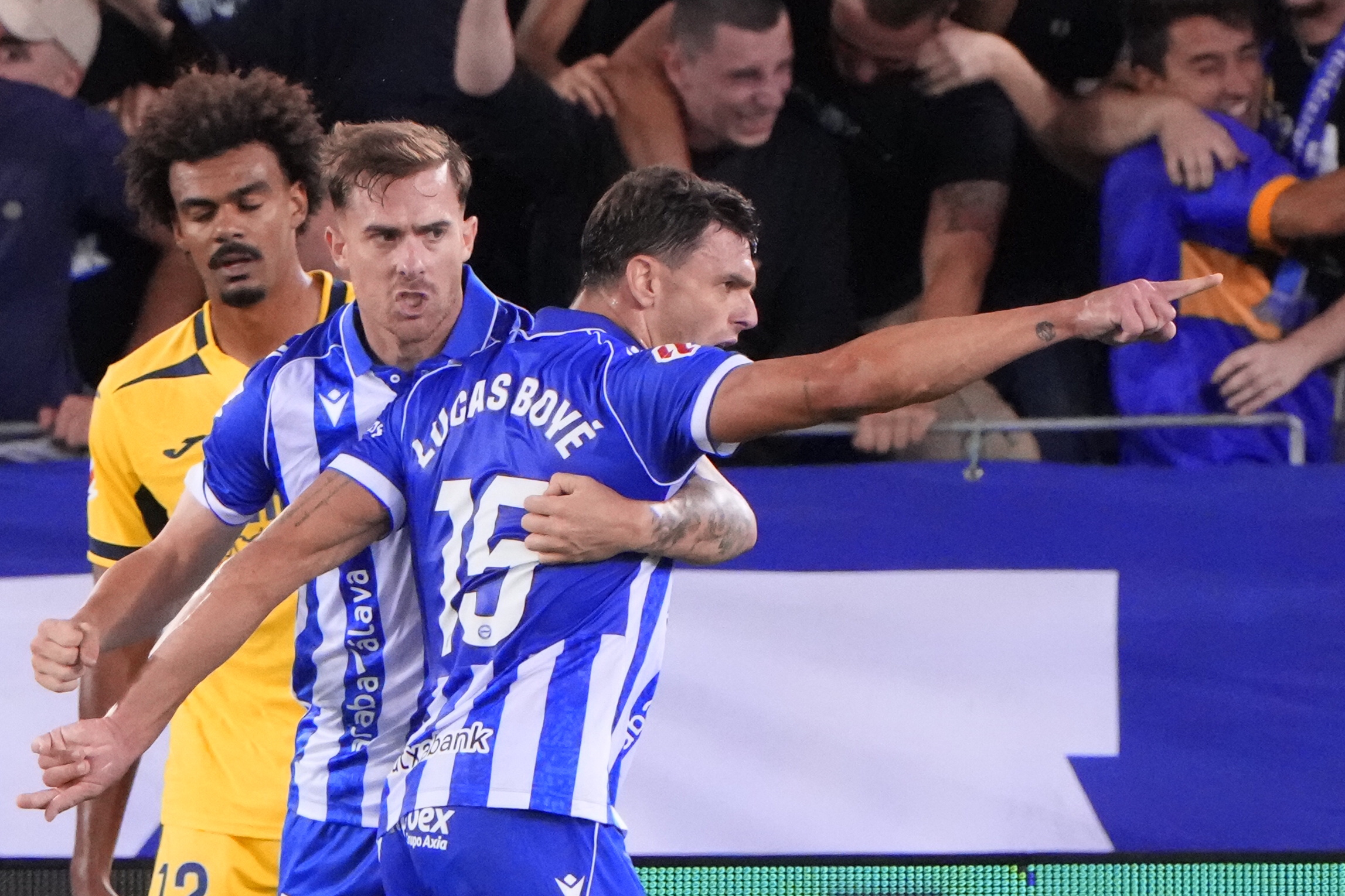 Incredible Alavés “wiped the floor” with Villarreal and took the lead