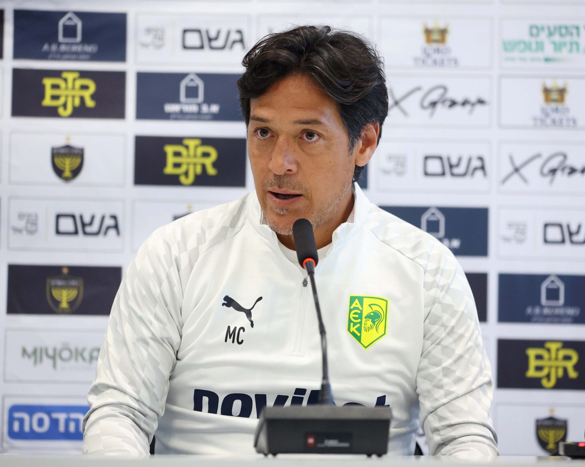 Kamoranesi Leaves AEK