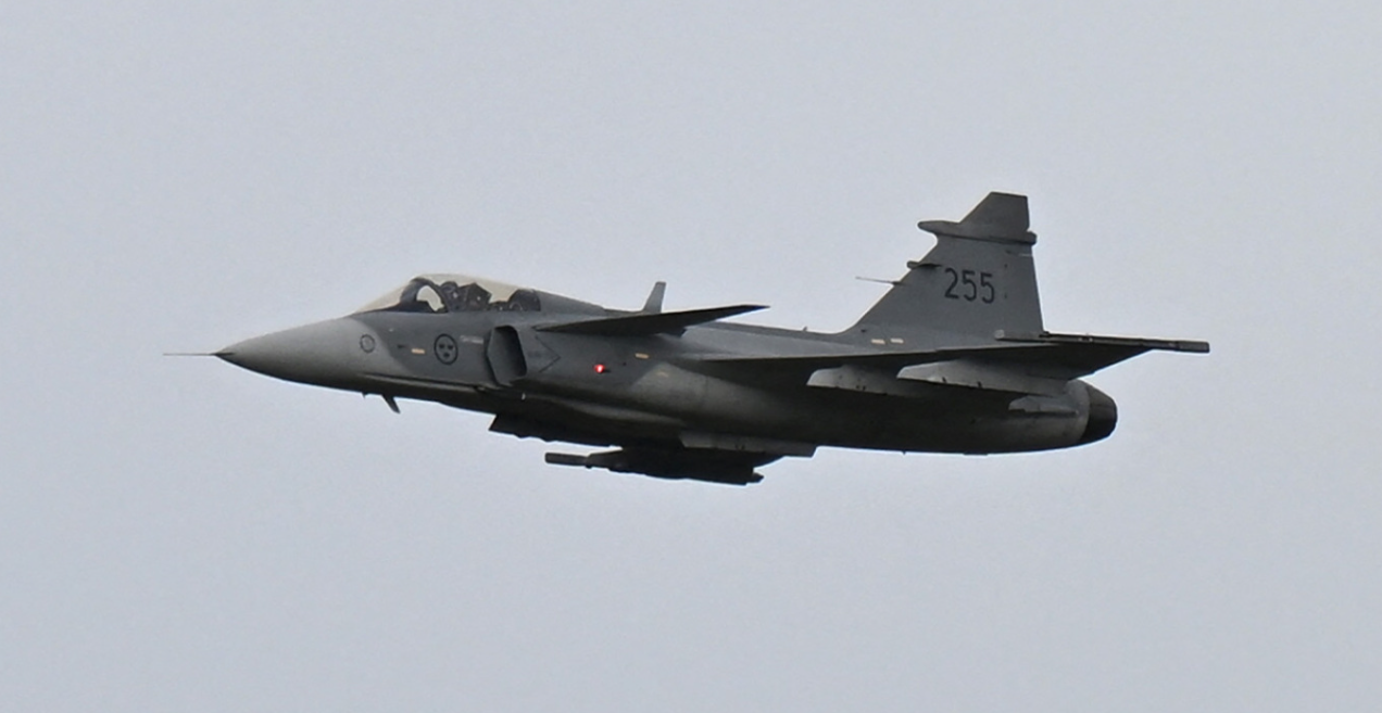Sweden will deploy fighter jets and warships to Finland