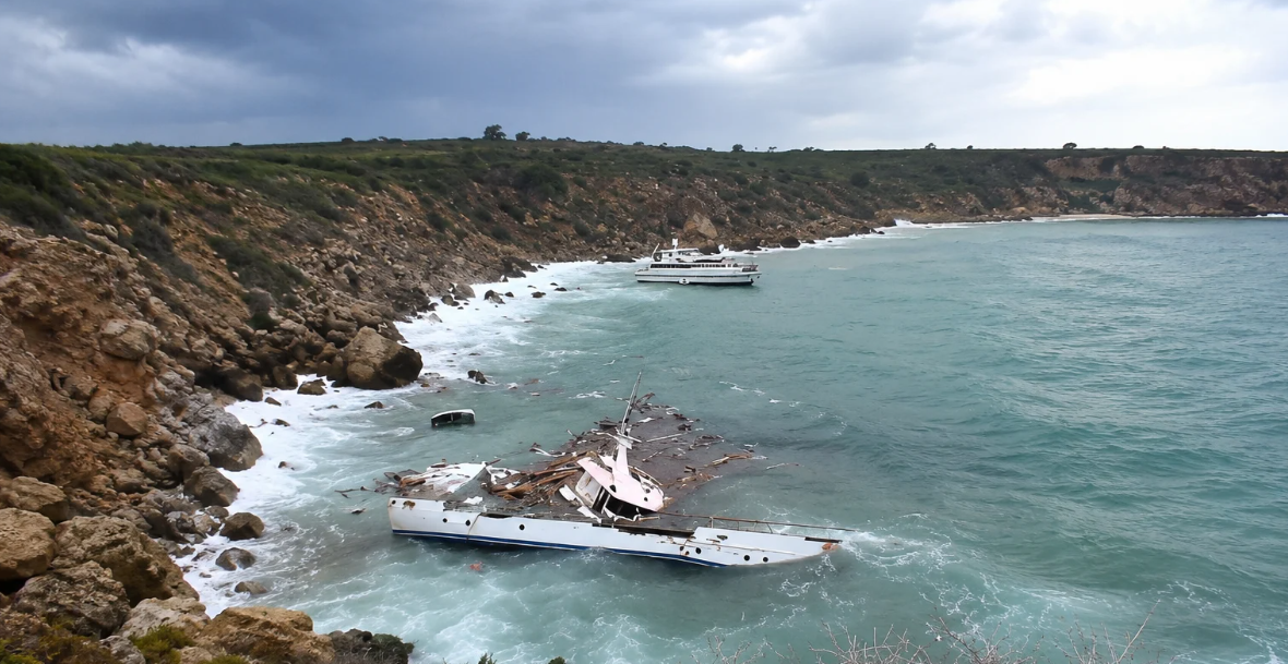 Cape Greco: The process of removing debris and pollutants from the sea begins
