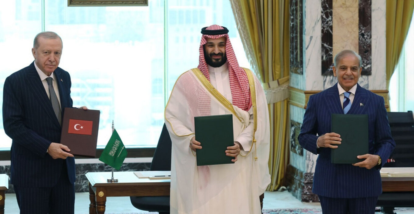 Turkey, Saudi Arabia, and Pakistan signed a defense agreement: “An attack on one will be considered an attack on all”
