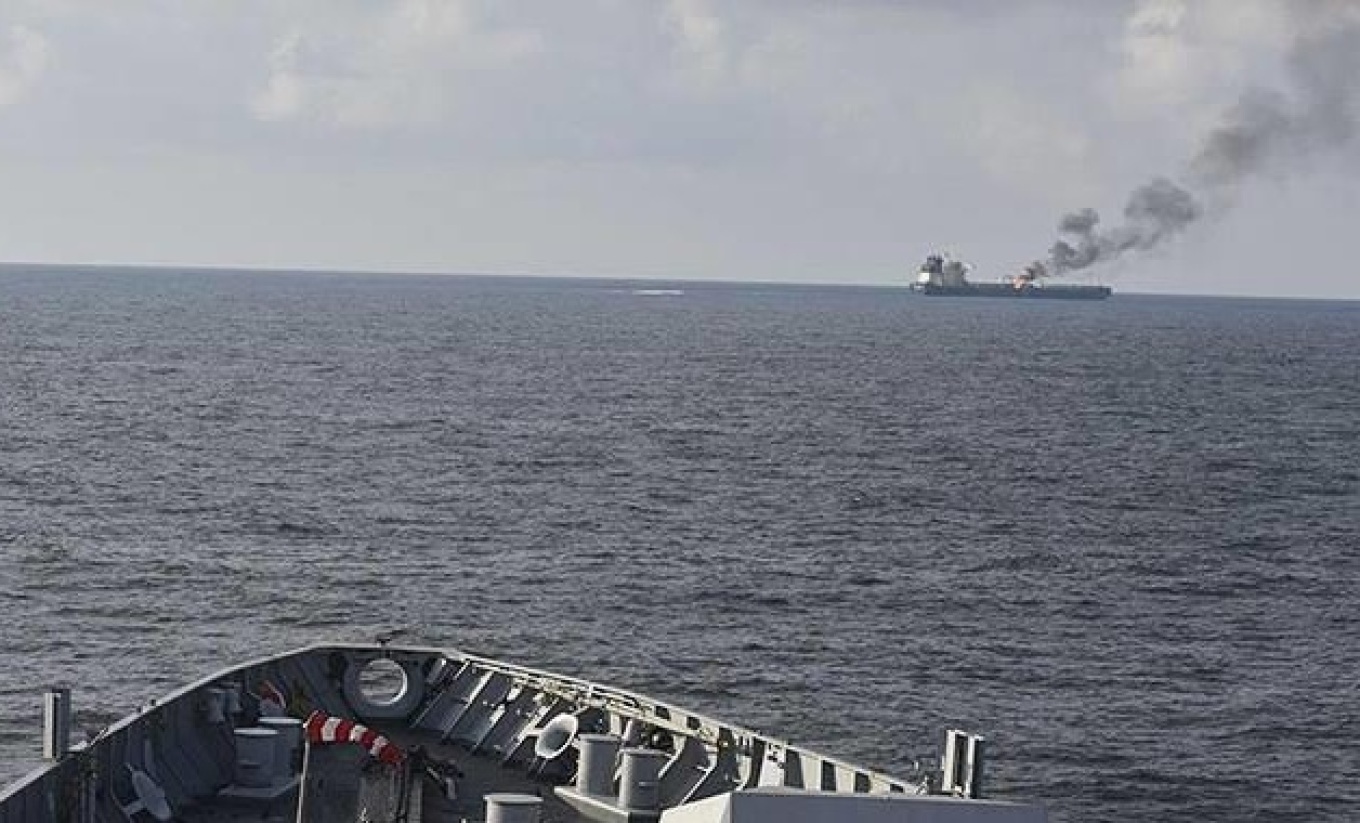 Nightmarish hours for 90 sailors in the Gulf of Aden; they are being held by pirates