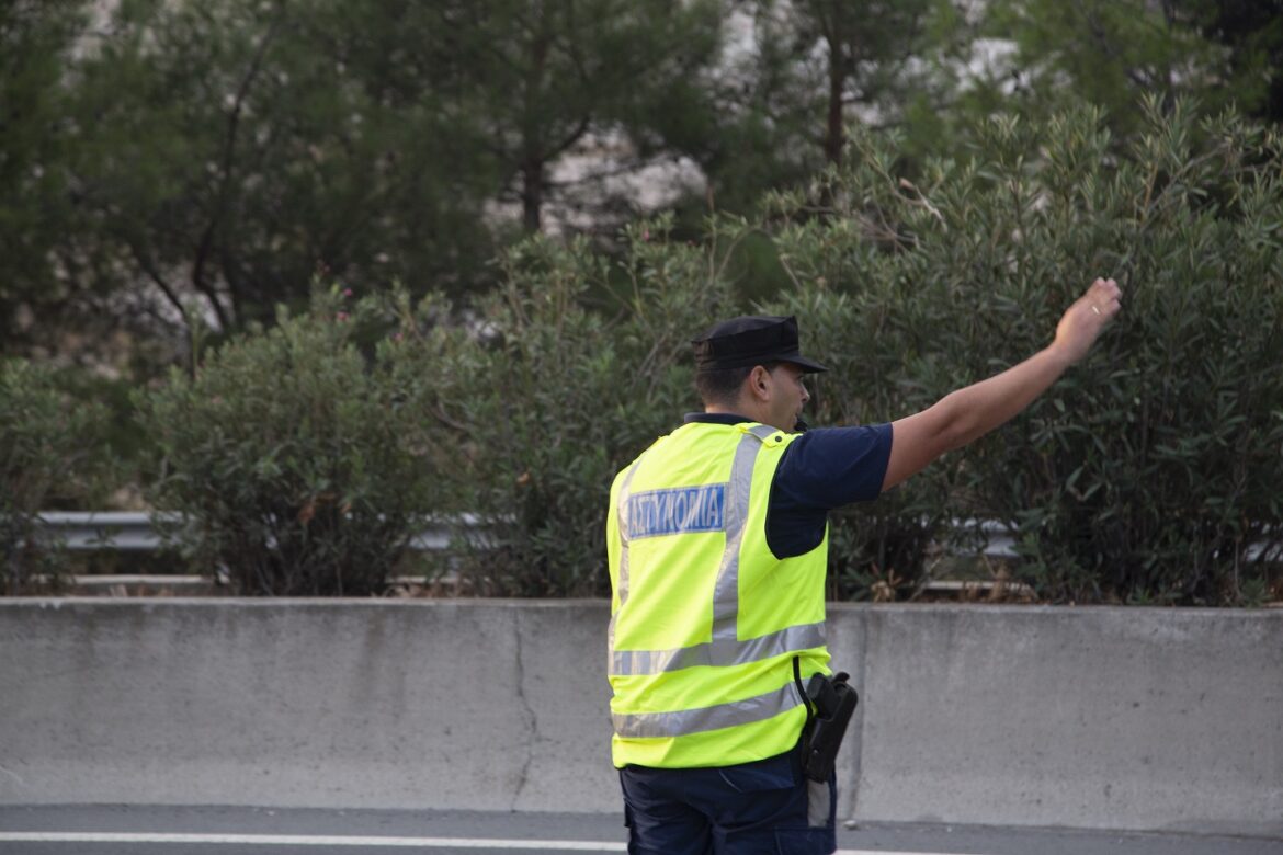 Attention drivers: A lane is closed on the Nicosia-Larnaca highway; the reason is