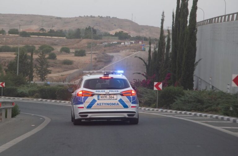The Kampos-Lefka road was cleared of rocks and reopened to traffic