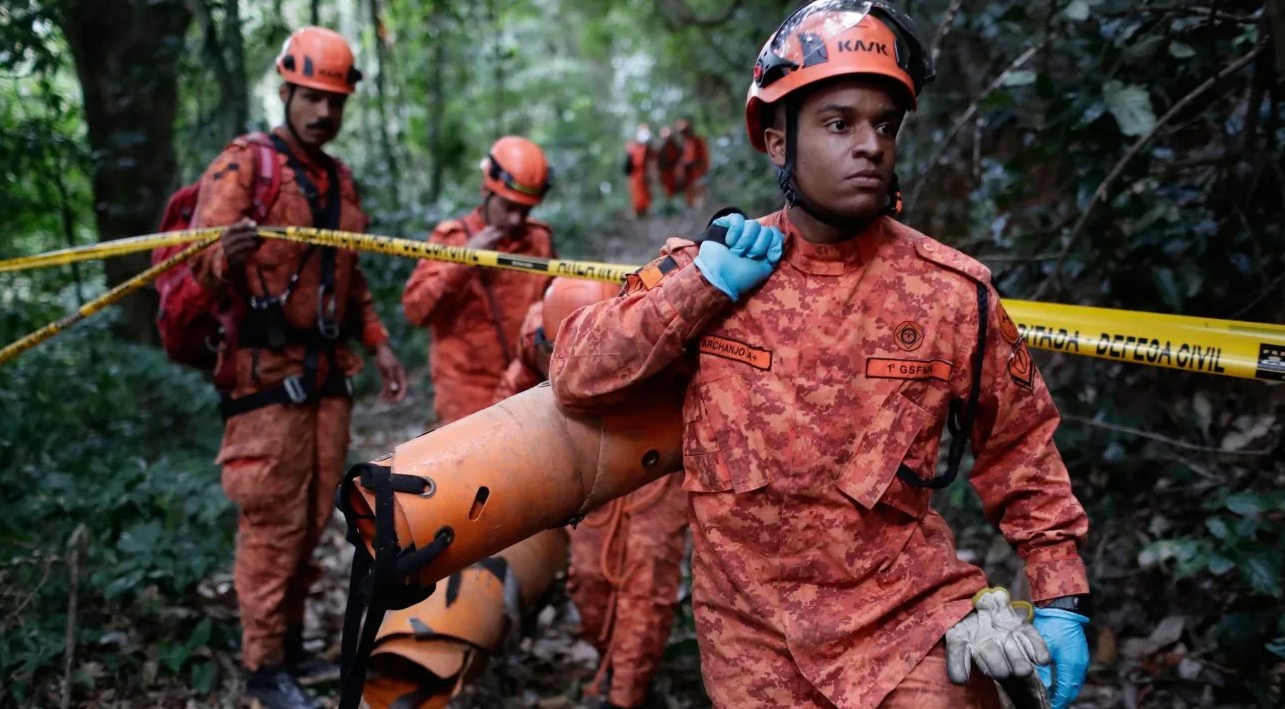 VIDEO: Grandmother, daughter, granddaughter, and pilot killed in helicopter crash in Brazil