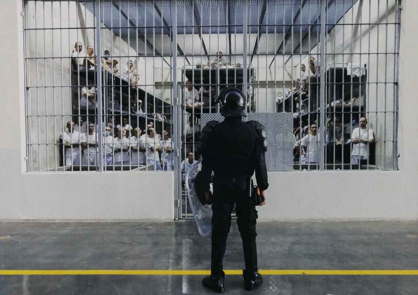 Mass trial of 485 alleged gang leaders in El Salvador postponed