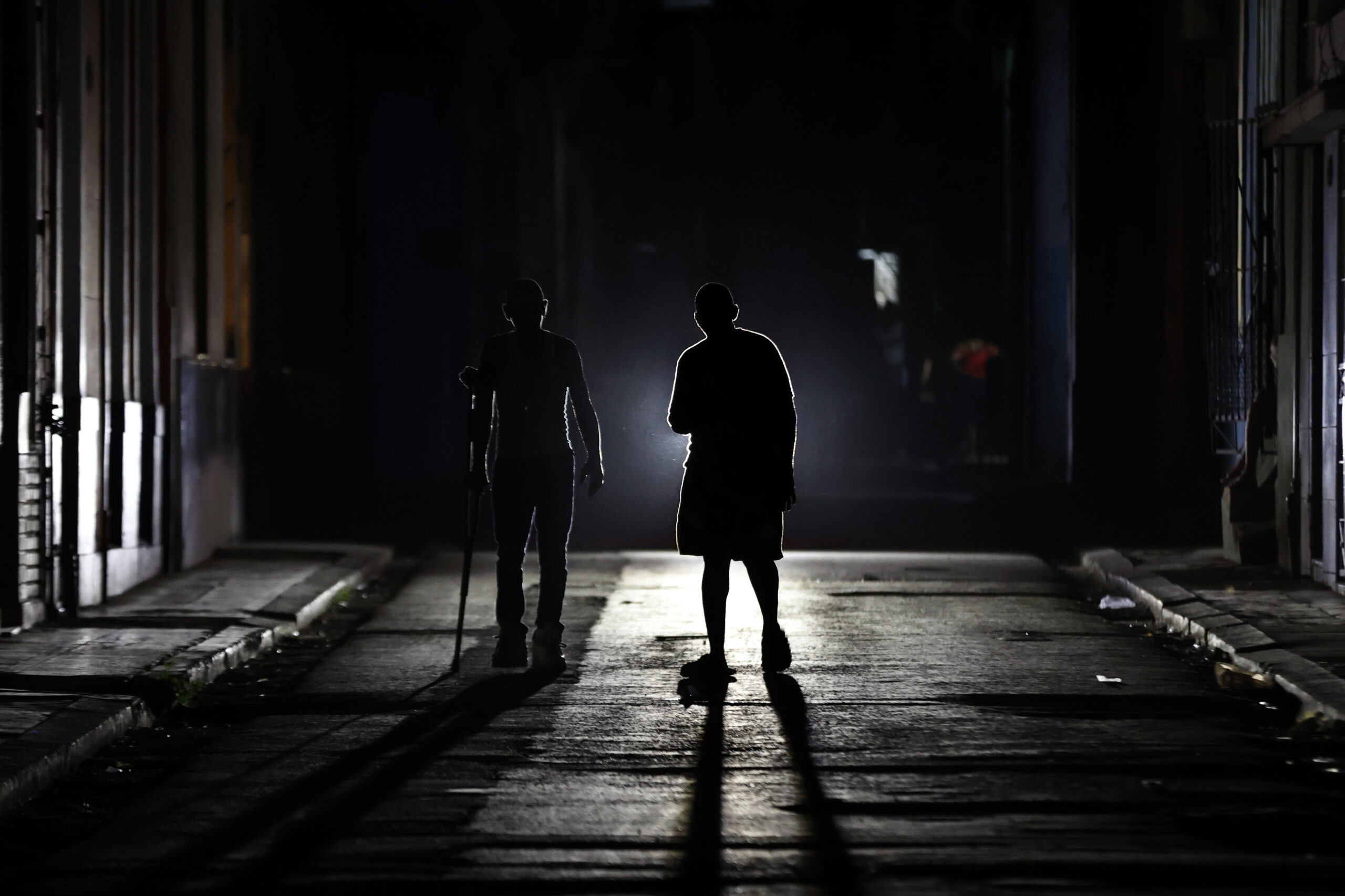 Night of Burglaries: Kiosks and Pharmacies Targeted in Aradippou