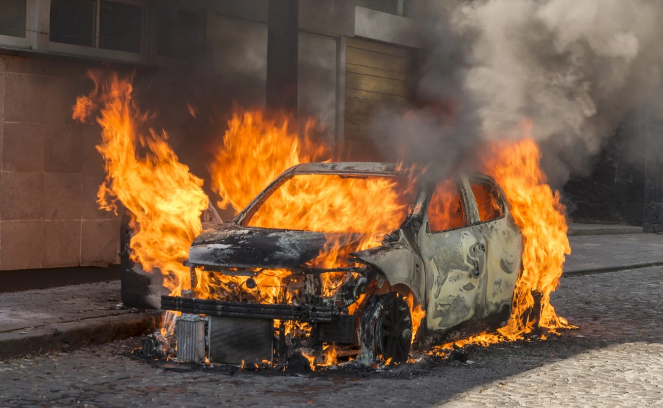 Four arrests in connection with the arson of three vehicles in Dali