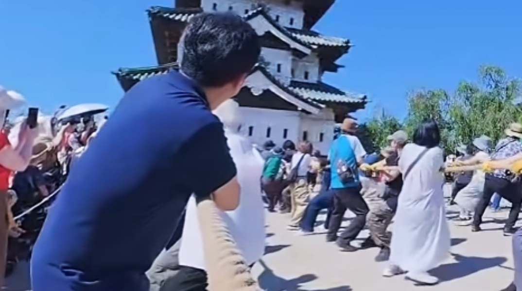 VIDEO: An impressive feat in Japan: A historic castle weighing 360 metric tons was moved using ropes