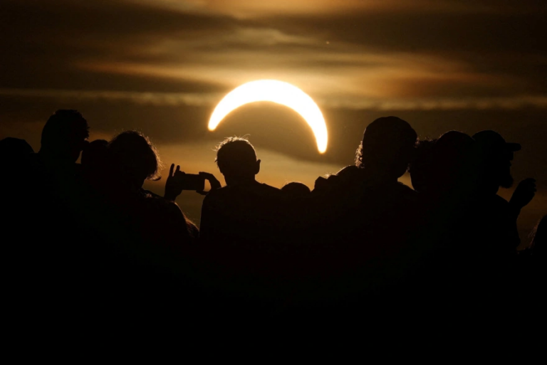 Total Solar Eclipse: Unique Images from Iceland and Northern Spain—Everything Went Dark