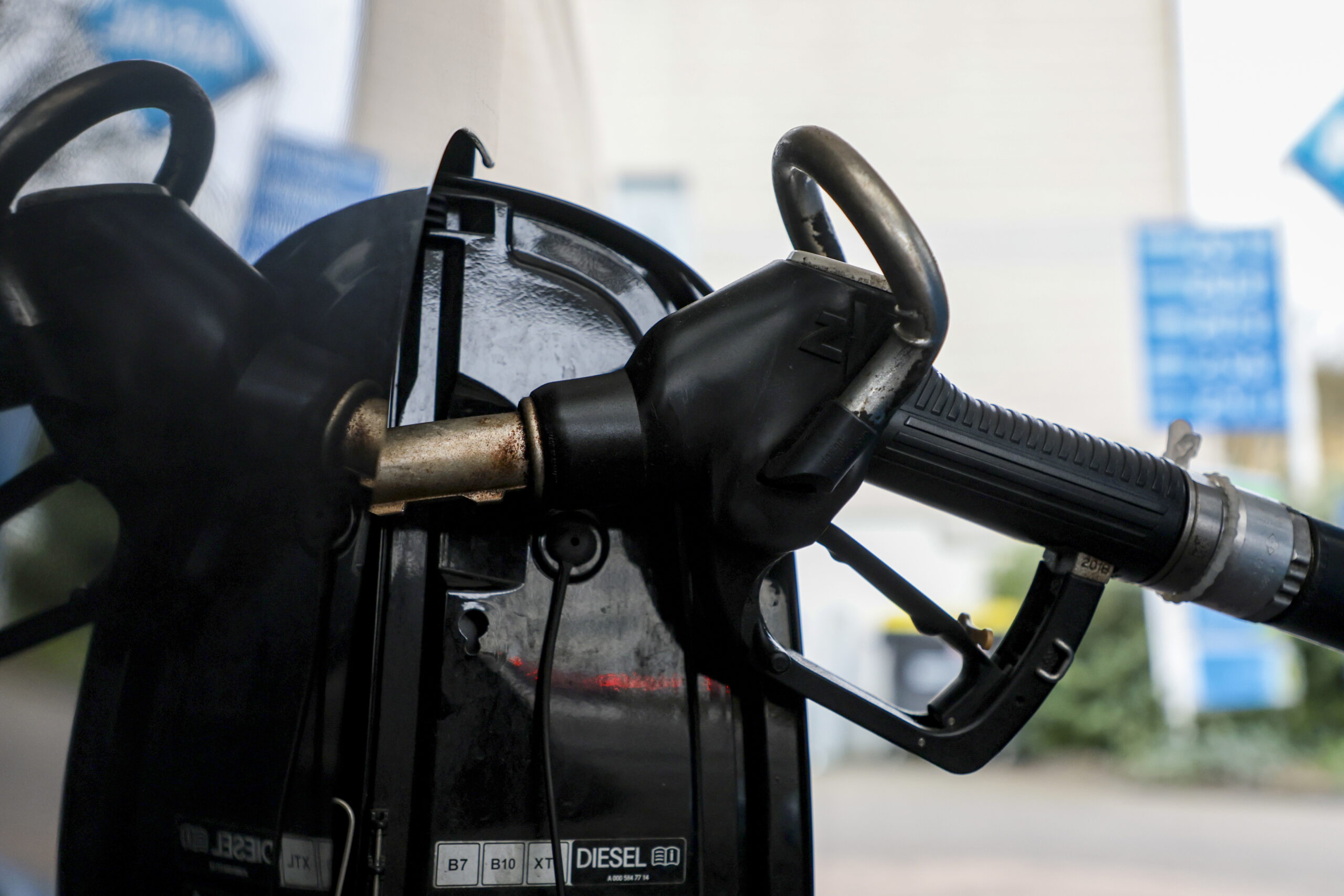 A 38-year-old man lit a lighter on the fuel pump and ended up with burns and handcuffs; he was apprehended at the airport