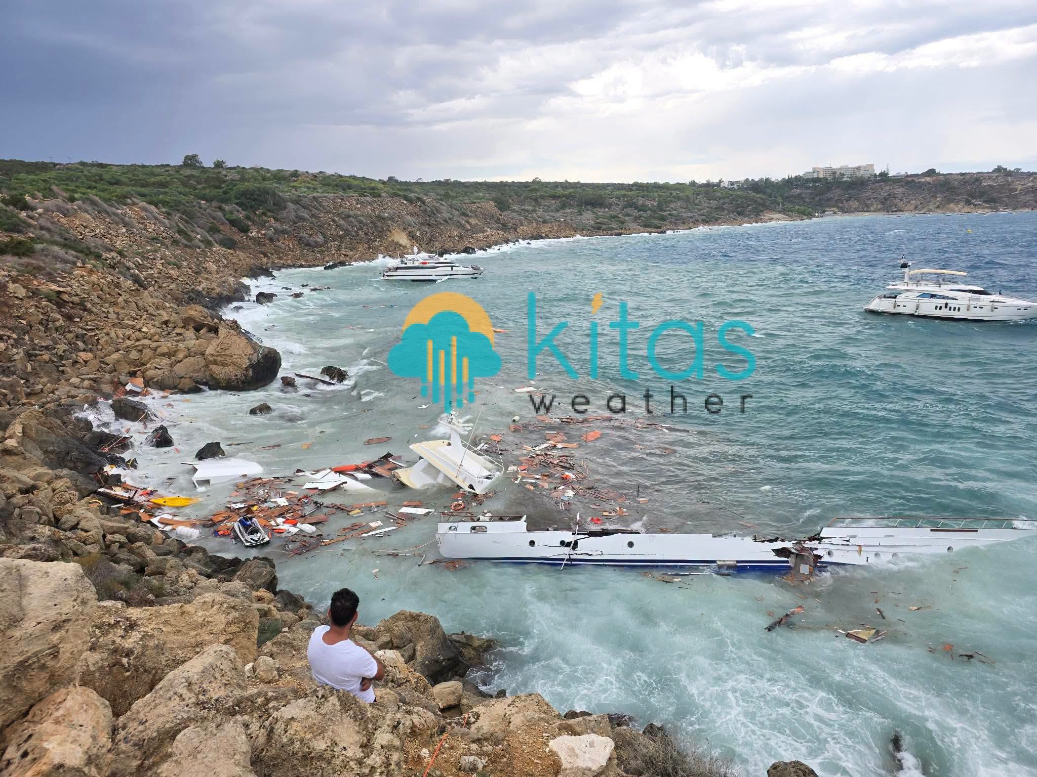 PHOTO: Boat sank off Cape Greco due to bad weather; it was completely destroyed